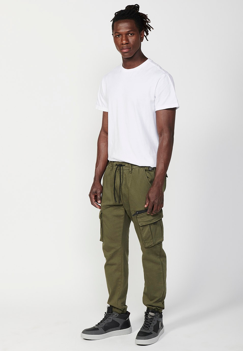 Long jogger pants with elastic waist and ankles and pockets for men in green