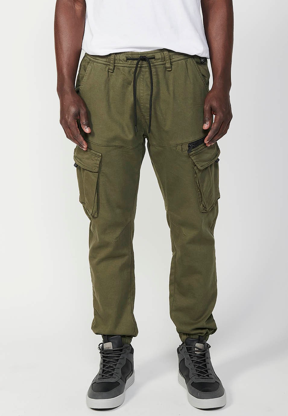 Long jogger pants with elastic waist and ankles and pockets for men in green 3