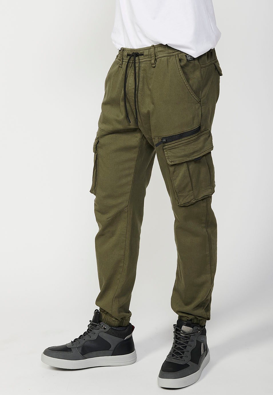 Long jogger pants with elastic waist and ankles and pockets for men in green 2