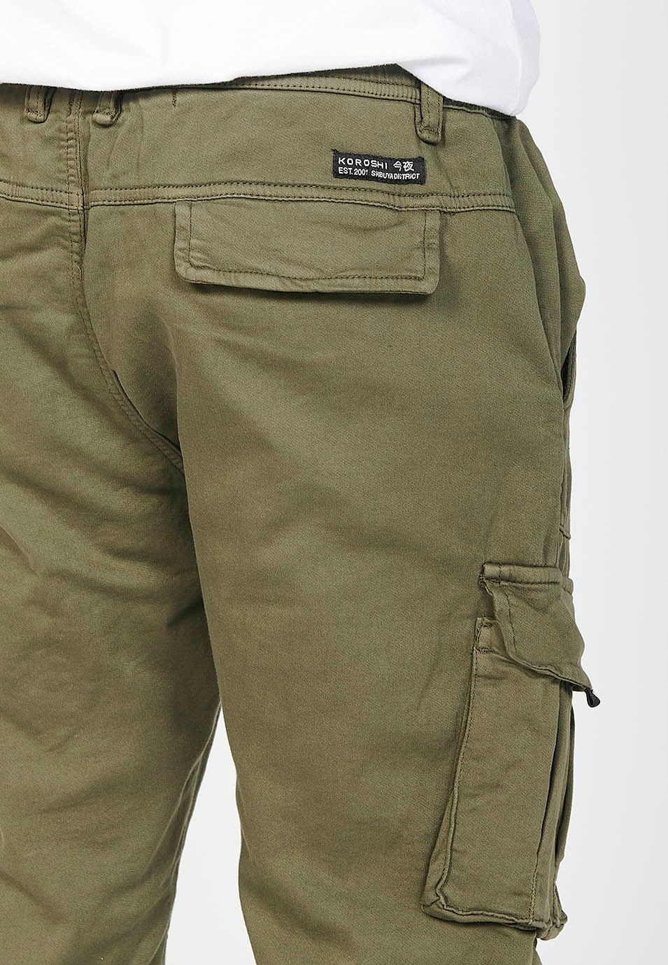 Pantalons llargs jogger amb cintura i turmells amb goma elàstica i butxaques per a home en color verd 8