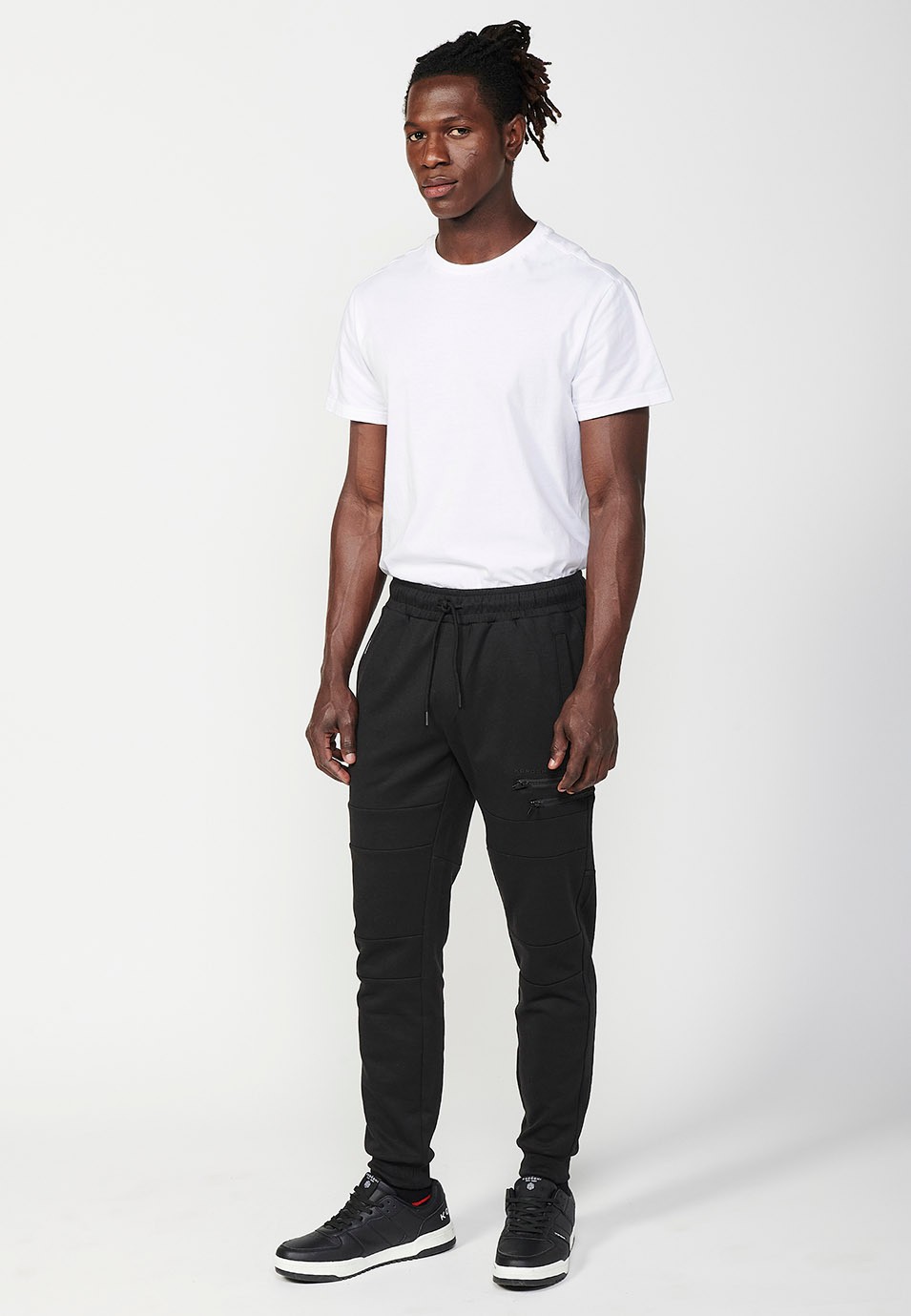 Pantalon de jogging long avec taille caoutchoutée et poches avec coutures aux genoux pour homme en noir