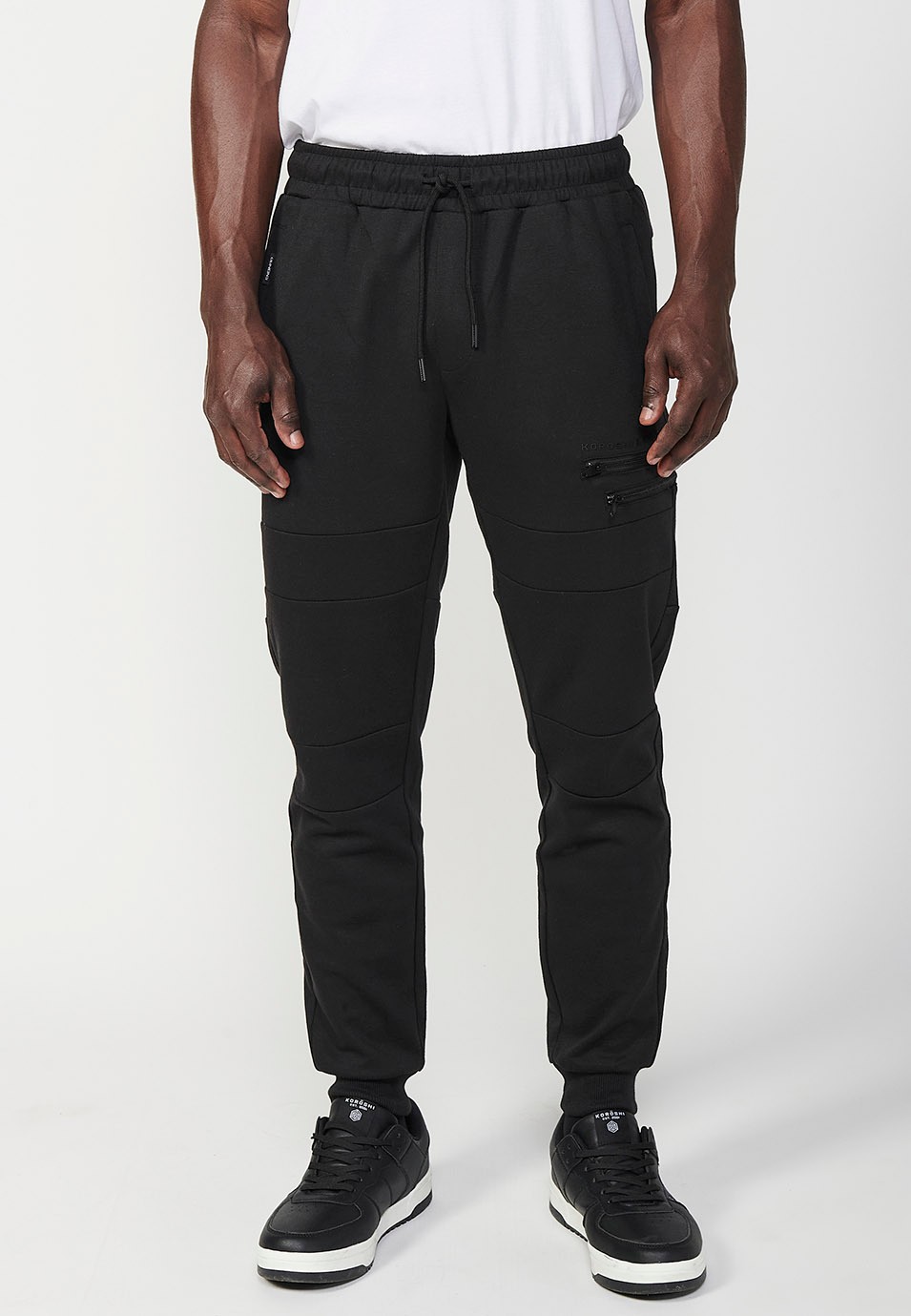 Pantalon de jogging long avec taille caoutchoutée et poches avec coutures aux genoux pour homme en noir 2