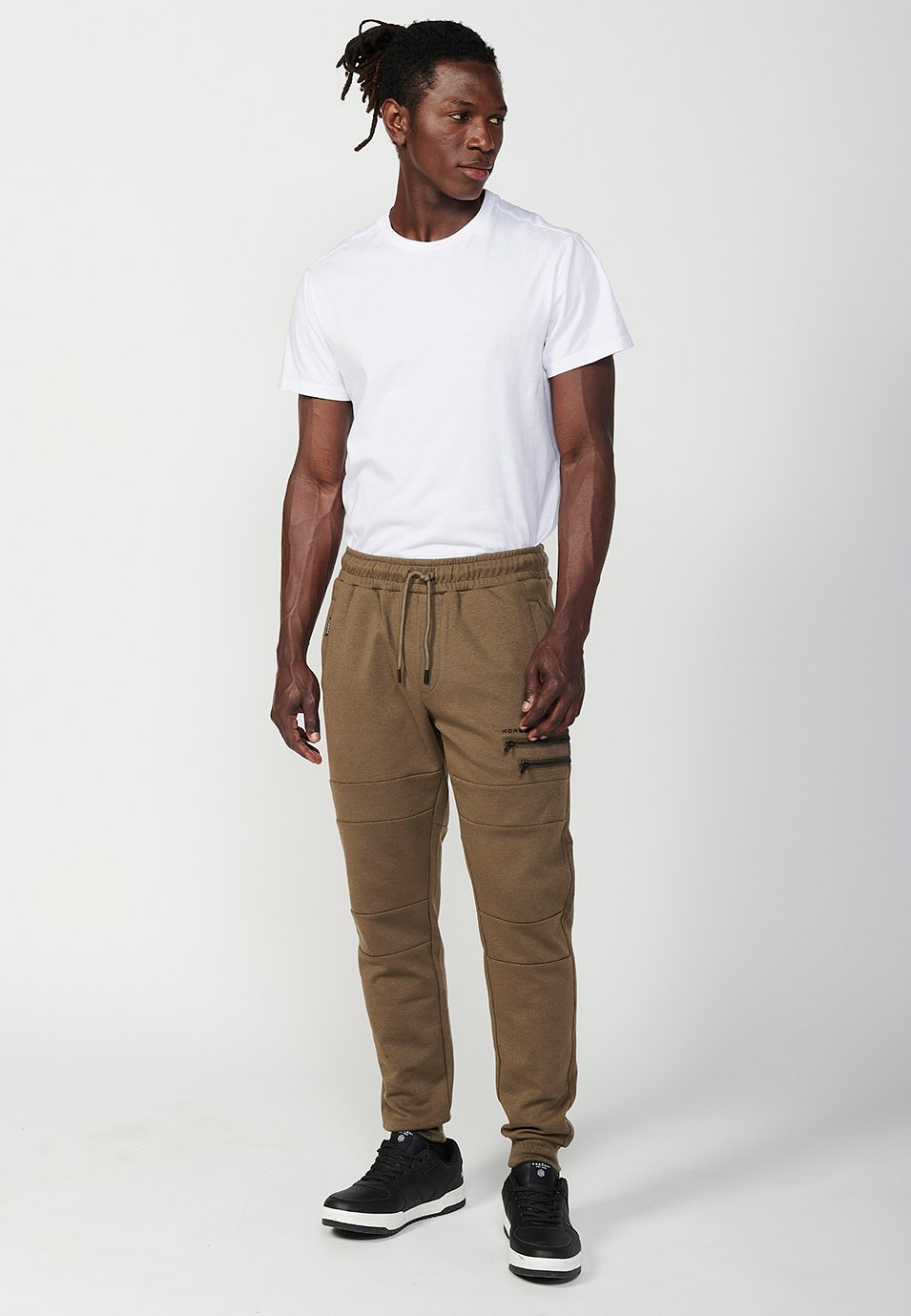 Pantalon de jogging long pour homme marron avec ceinture caoutchoutée et poches dans les coutures aux genoux