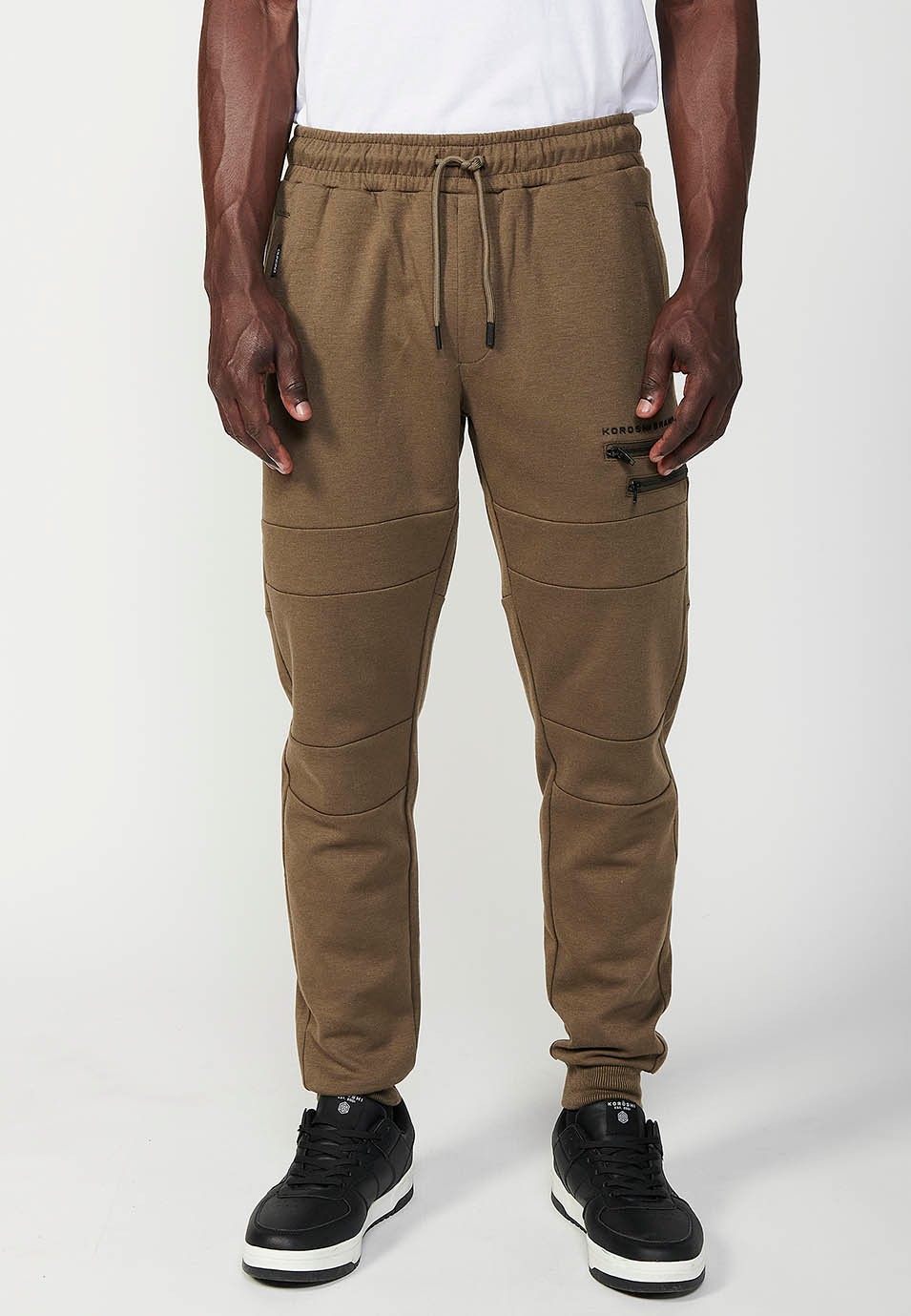 Pantalon de jogging long pour homme marron avec ceinture caoutchoutée et poches dans les coutures aux genoux