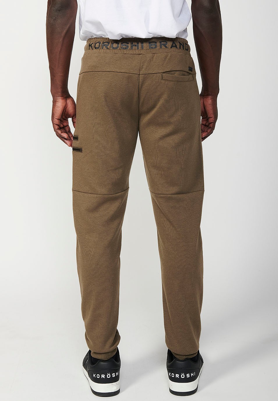 Pantalon de jogging long pour homme marron avec ceinture caoutchoutée et poches dans les coutures aux genoux