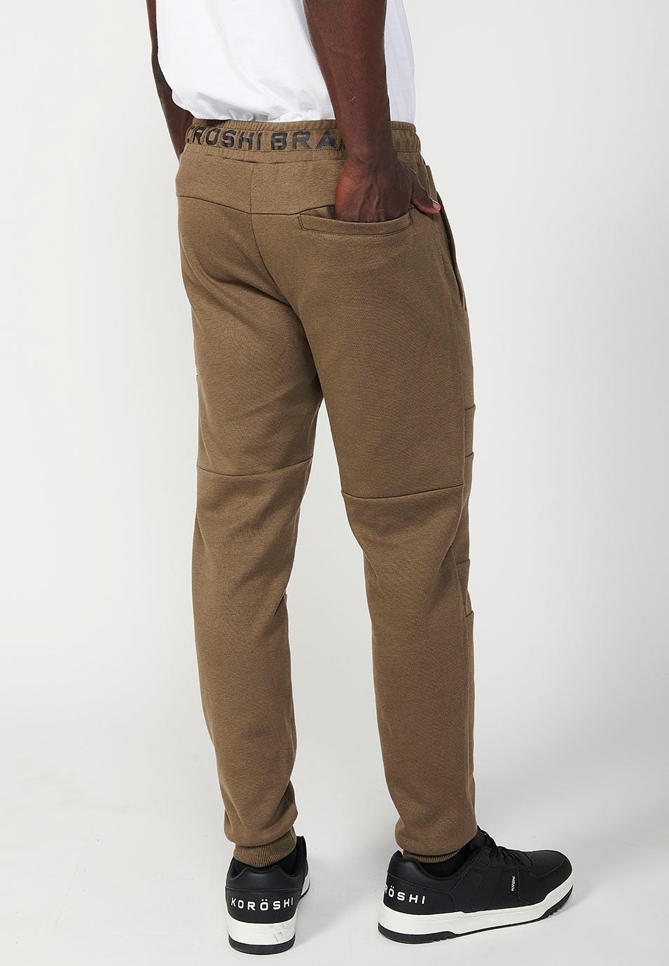 Pantalon de jogging long pour homme marron avec ceinture caoutchoutée et poches dans les coutures aux genoux