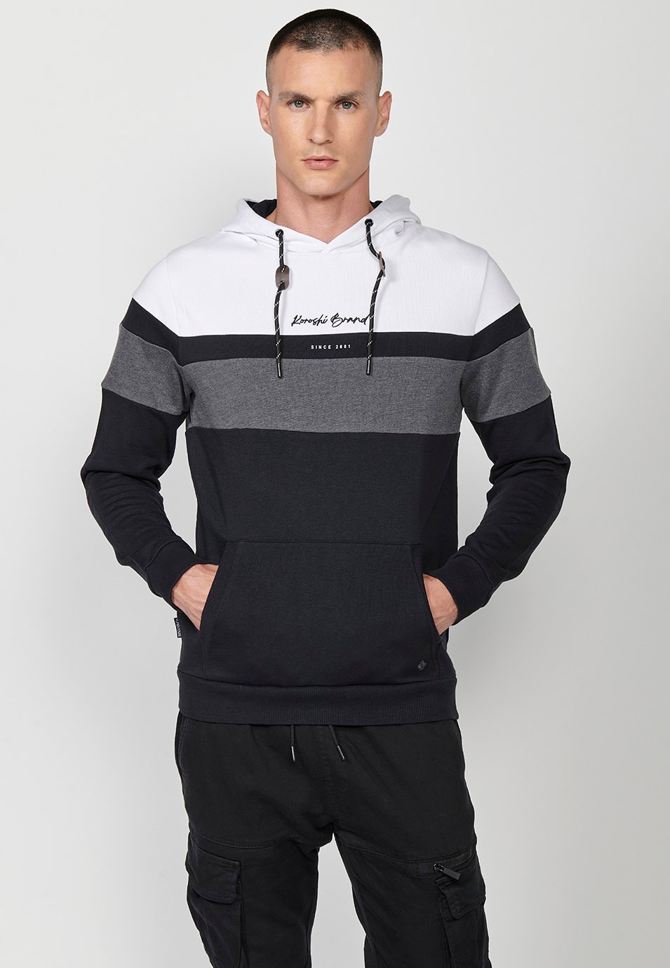 Sudadera de manga larga con cuello y capucha con detalle delantero y bolsillos delanteros para hombre de color negro 6