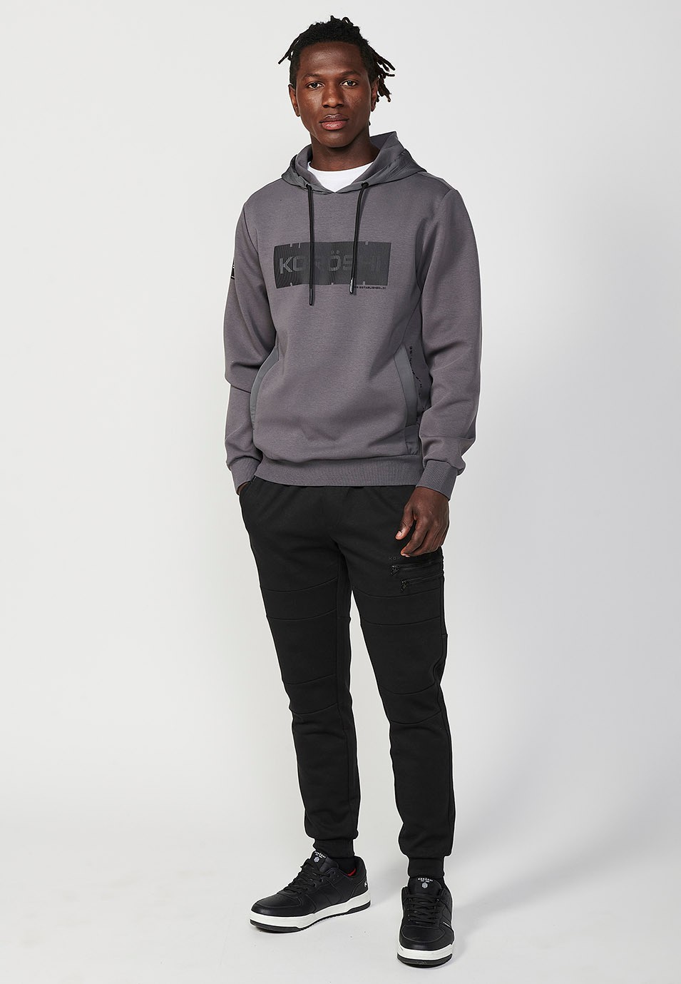 Sweat-shirt gris foncé à manches longues et col à capuche pour hommes, avec poches avant 7