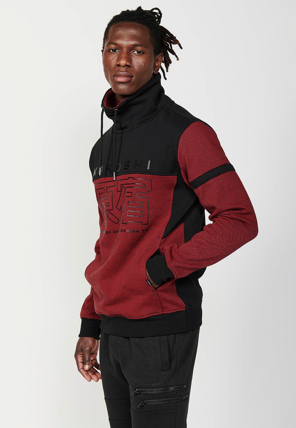 Sweat-shirt rouge à manches longues et col roulé pour hommes, cordon de serrage réglable, imprimé sur le devant, avec poches