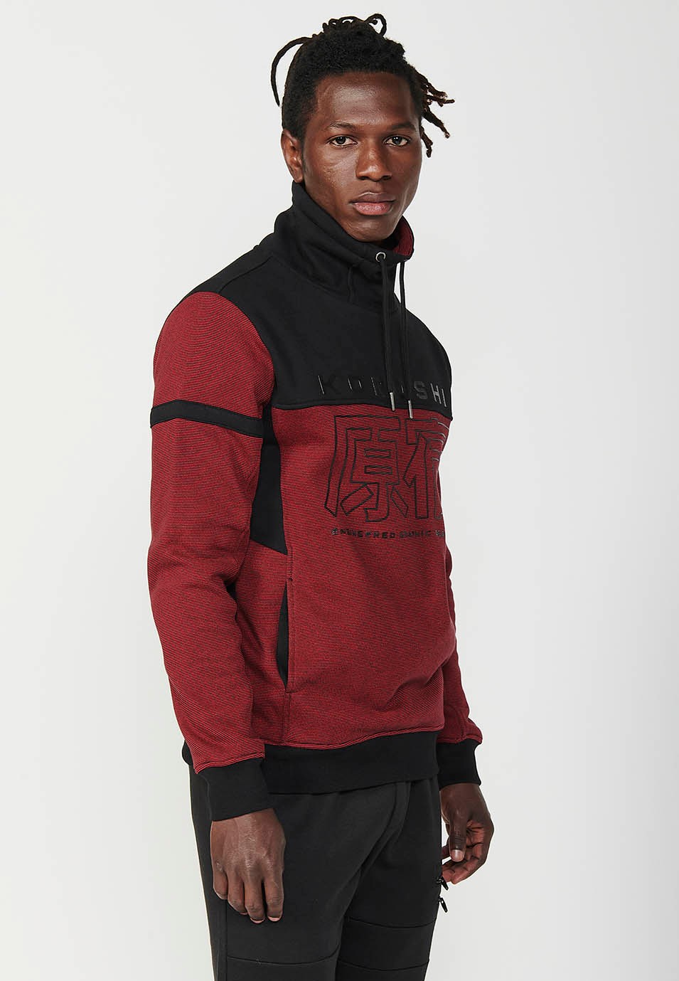 Sweat-shirt rouge à manches longues et col roulé pour hommes, cordon de serrage réglable, imprimé sur le devant, avec poches 2