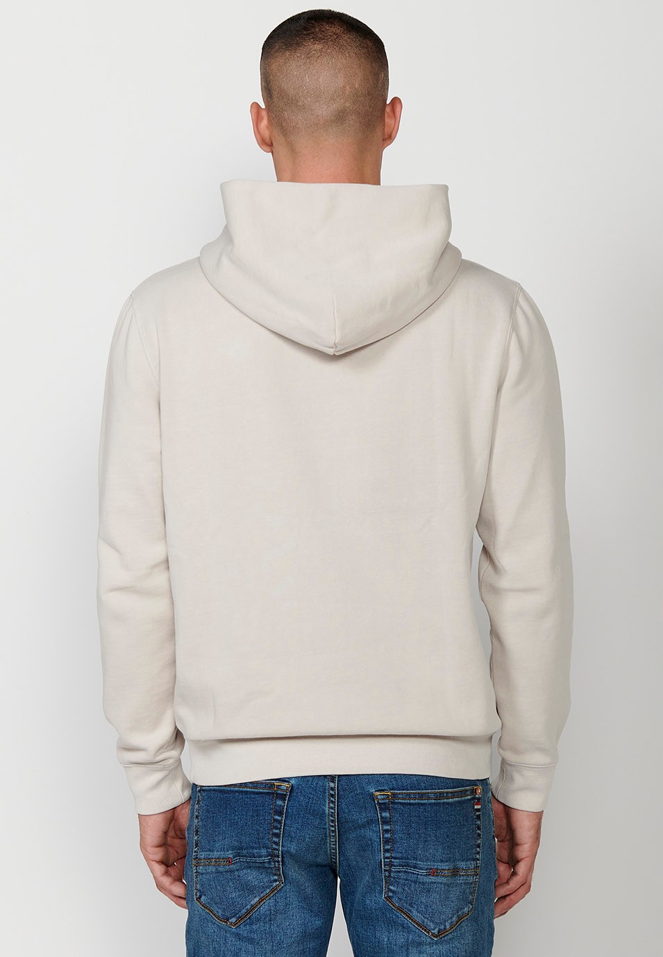 Sudadera de manga larga y cuello con capucha y detalle delantero con bolsillos delanteros para hombre de color ocre