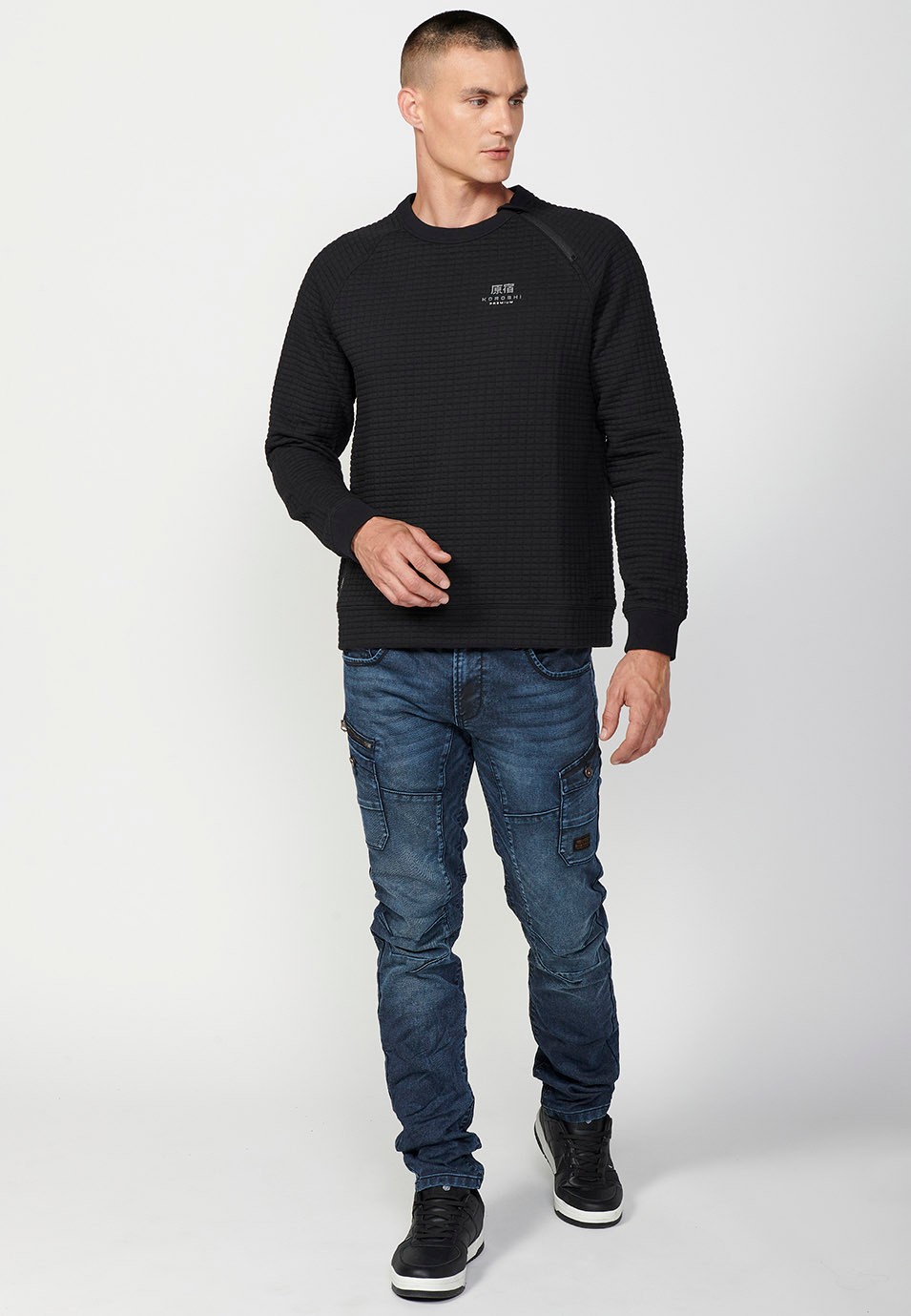 Sweat-shirt à manches longues et col rond en tissu texturé pour homme en noir 7