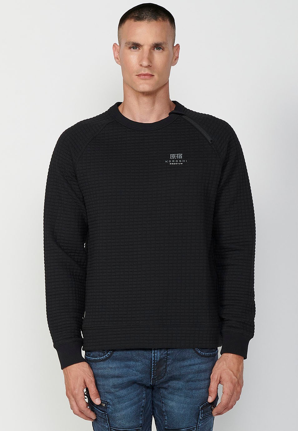 Sweat-shirt à manches longues et col rond en tissu texturé pour homme en noir 2