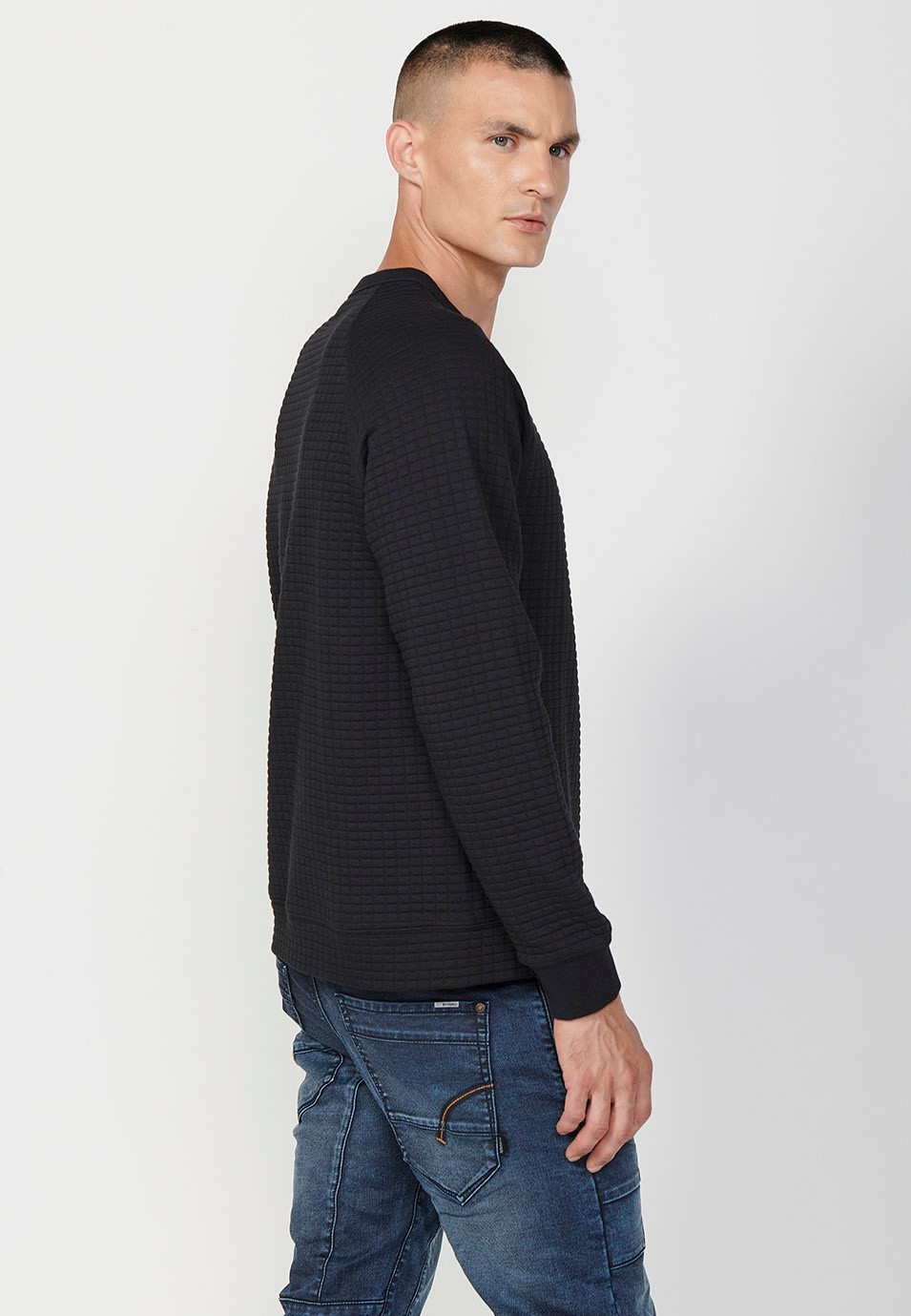 Sudadera de manga larga y cuello redondo con tela texturizada para hombre de color negro 5