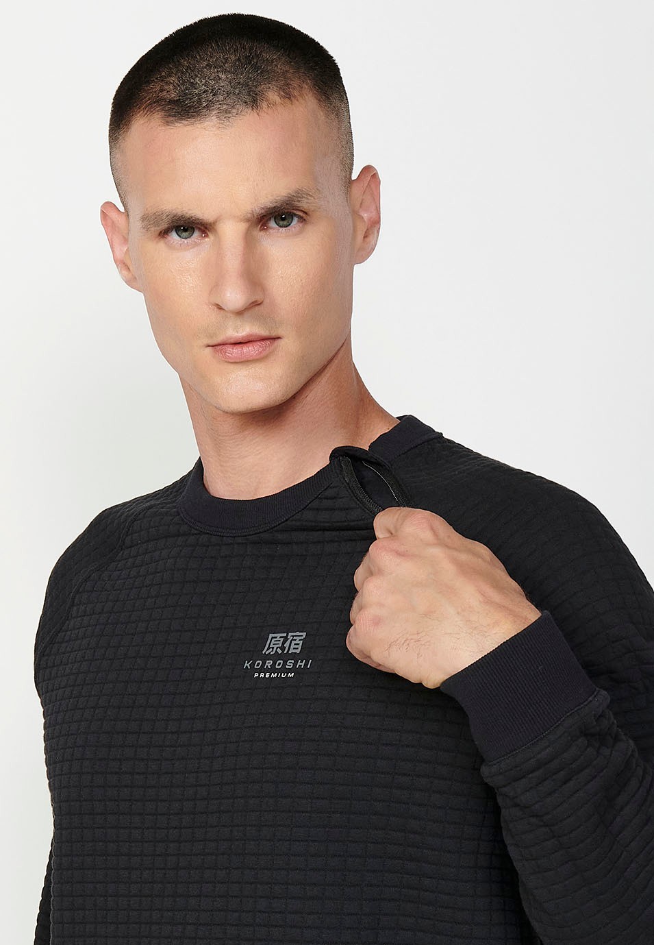 Sweat-shirt à manches longues et col rond en tissu texturé pour homme en noir 3