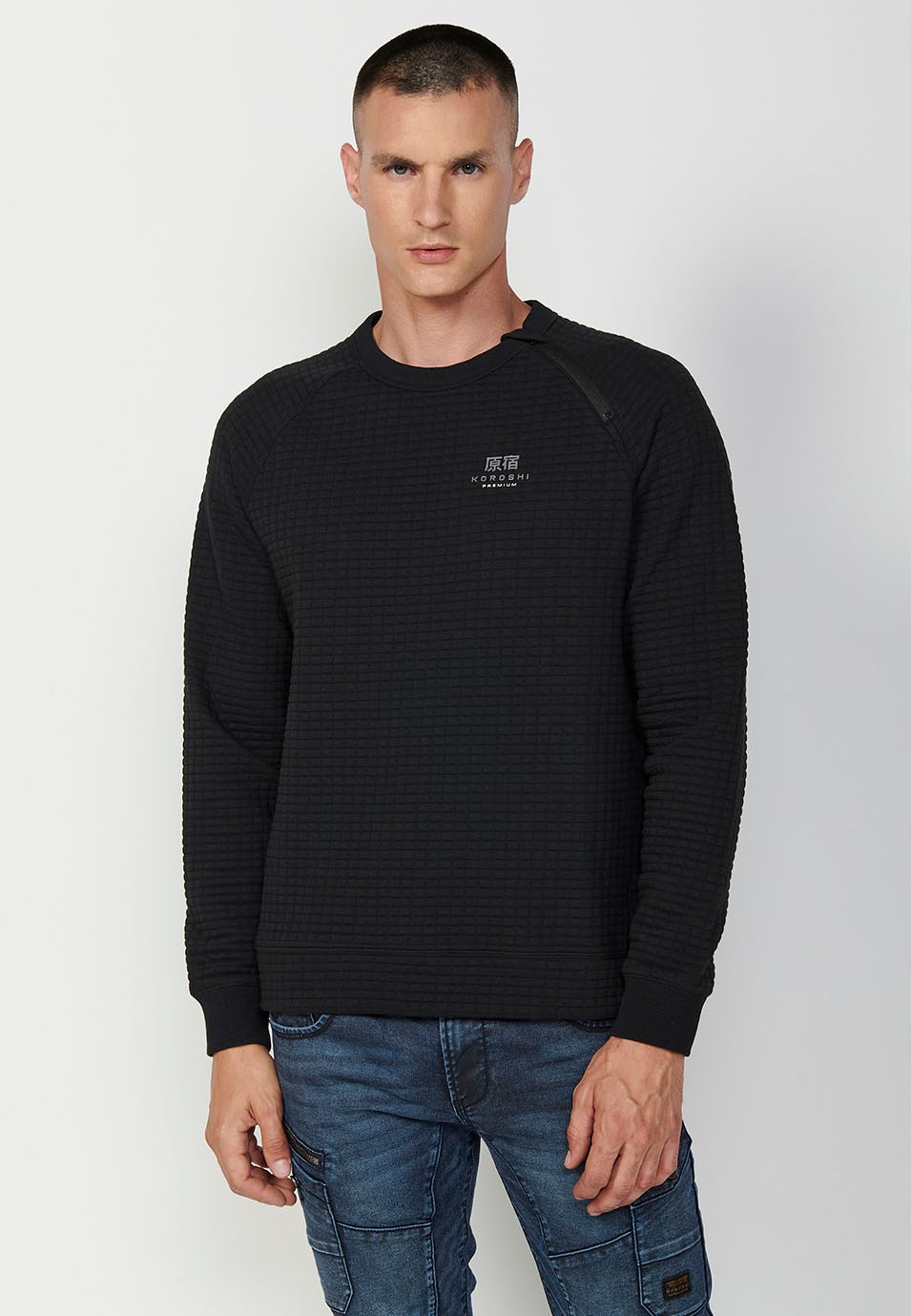 Sweat-shirt à manches longues et col rond en tissu texturé pour homme en noir 6