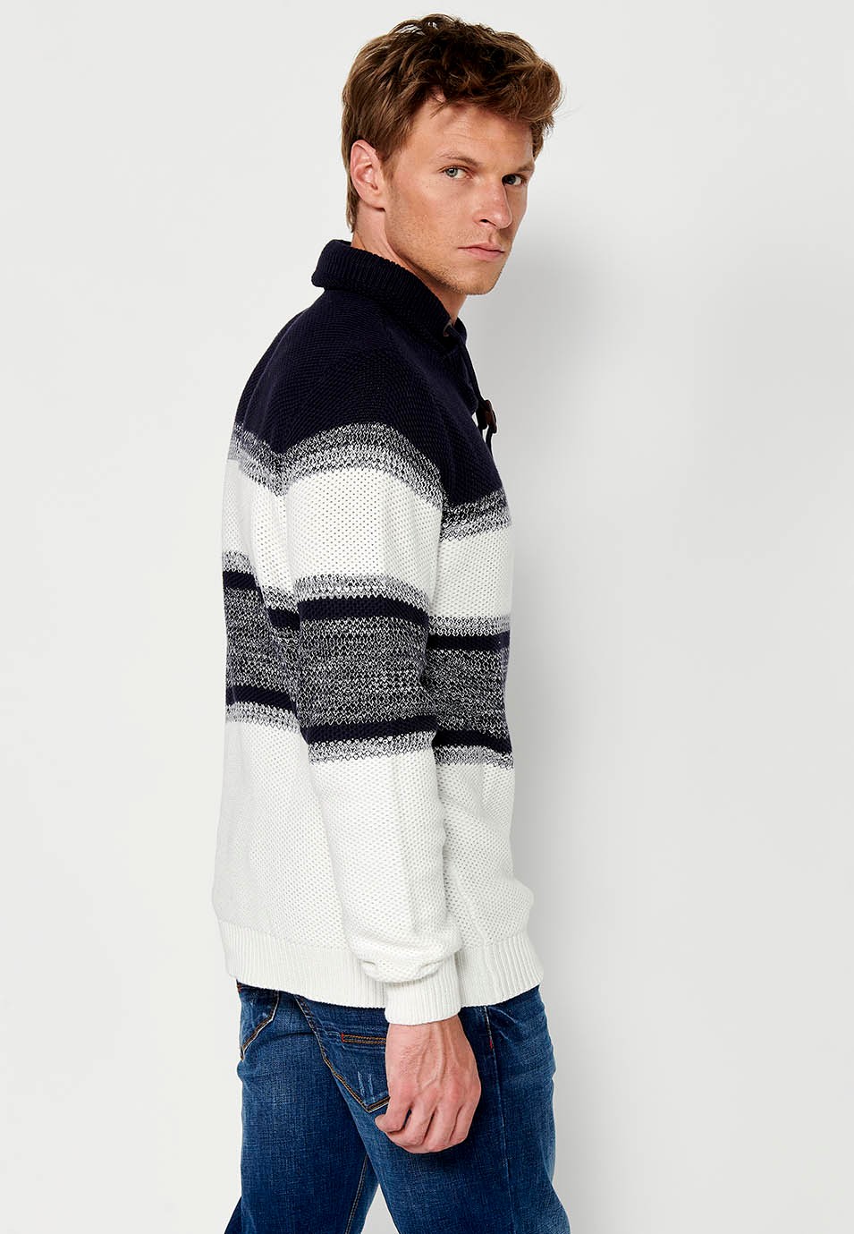 Pull en tricot à col montant croisé réglable avec cordon de serrage et rayures pour homme en bleu marine 2