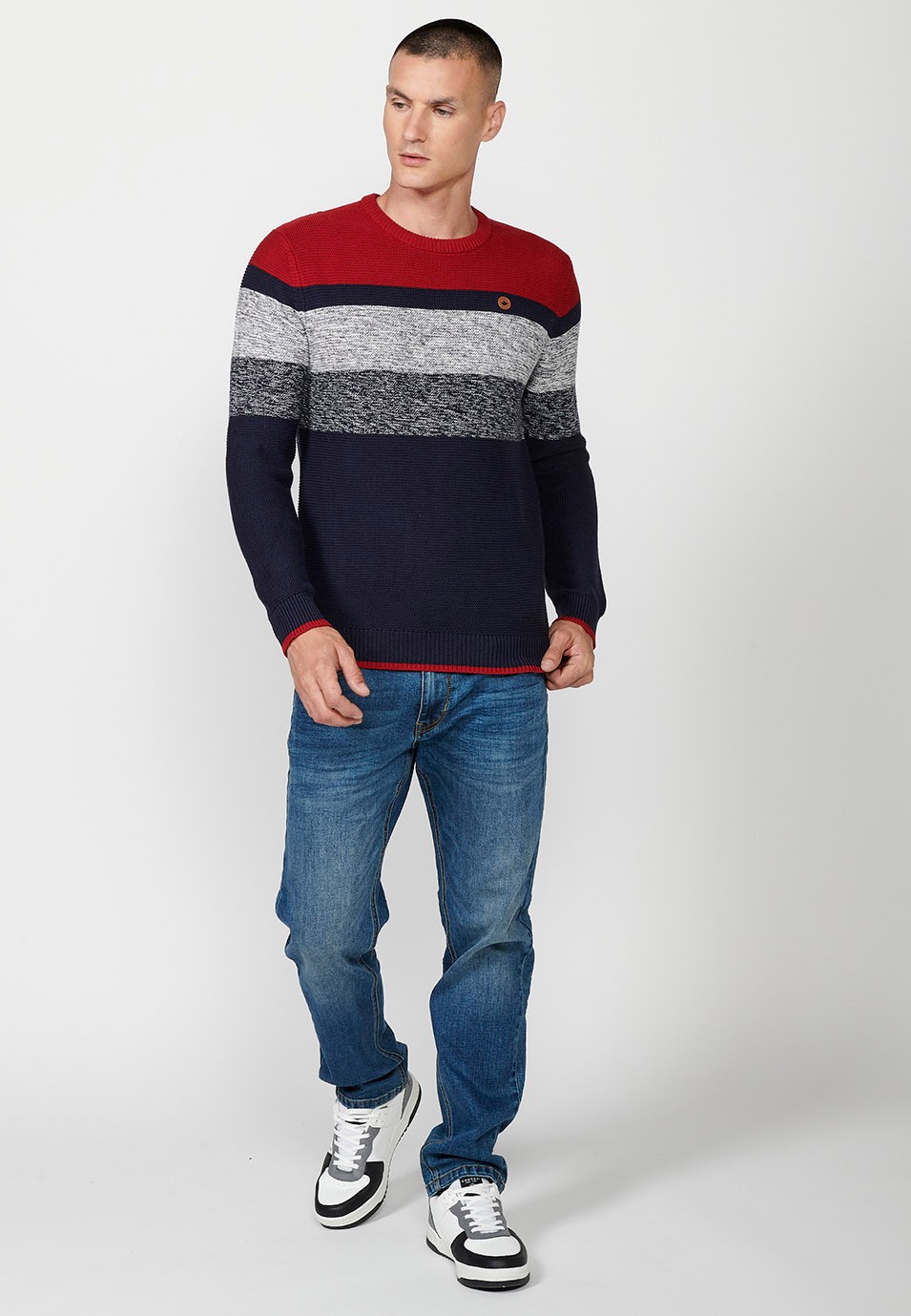 Pull tricot col rond rayé rouge pour homme 1