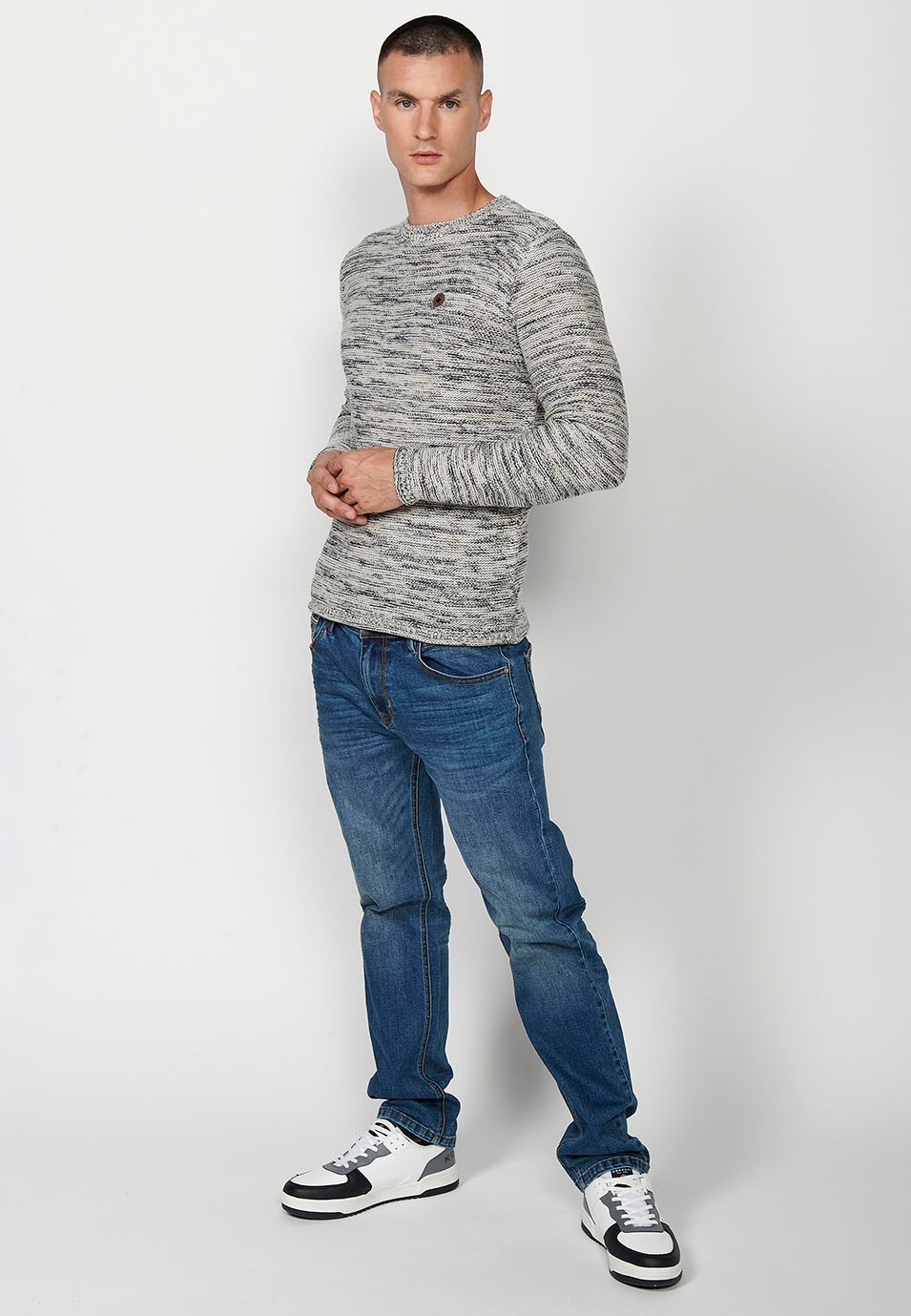 Men's round neck knitted sweater in ecru 4