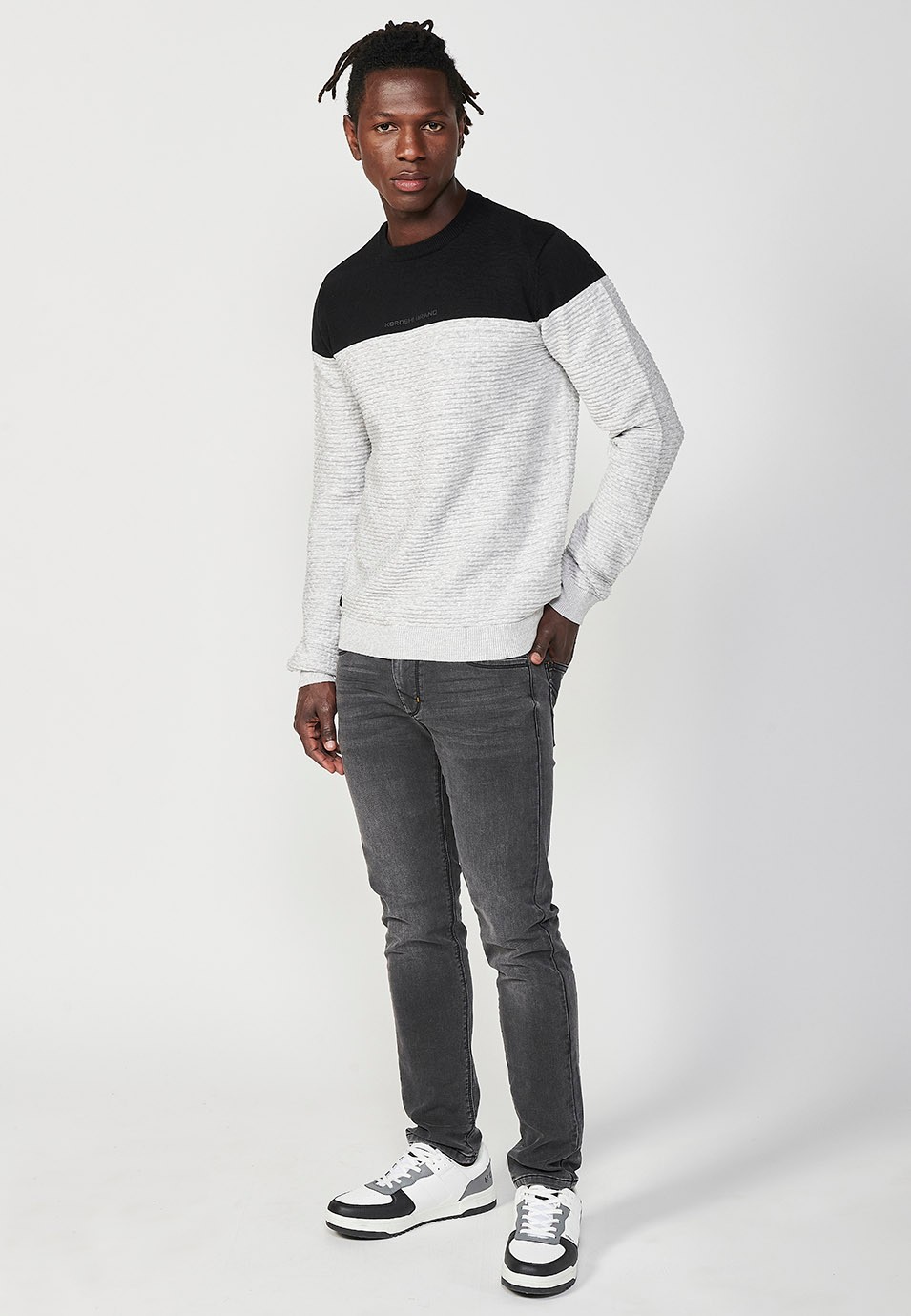 Pull en tricot à col rond bicolore pour homme en noir 3