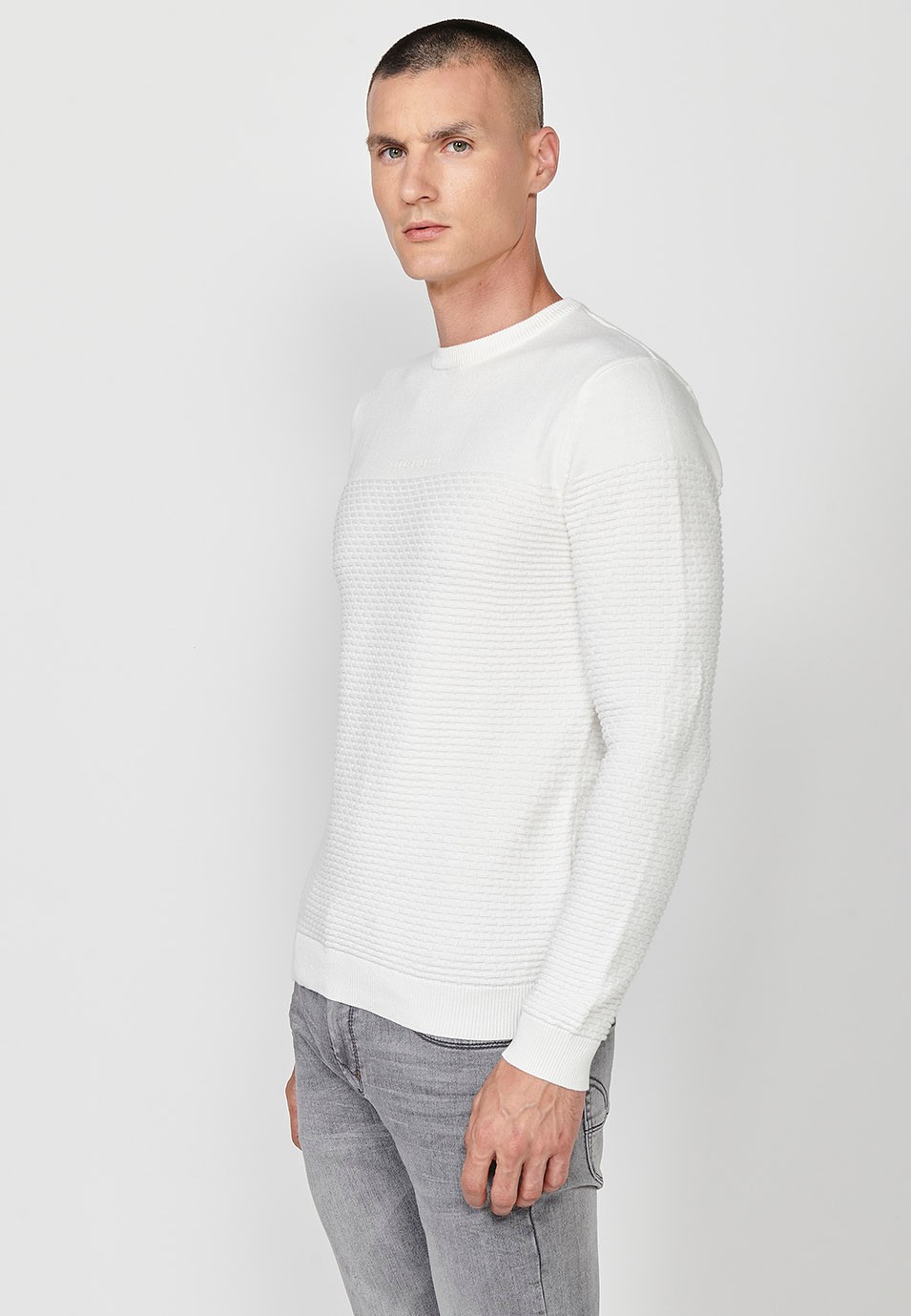 Pull tricot col rond bicolore pour homme en écru 5