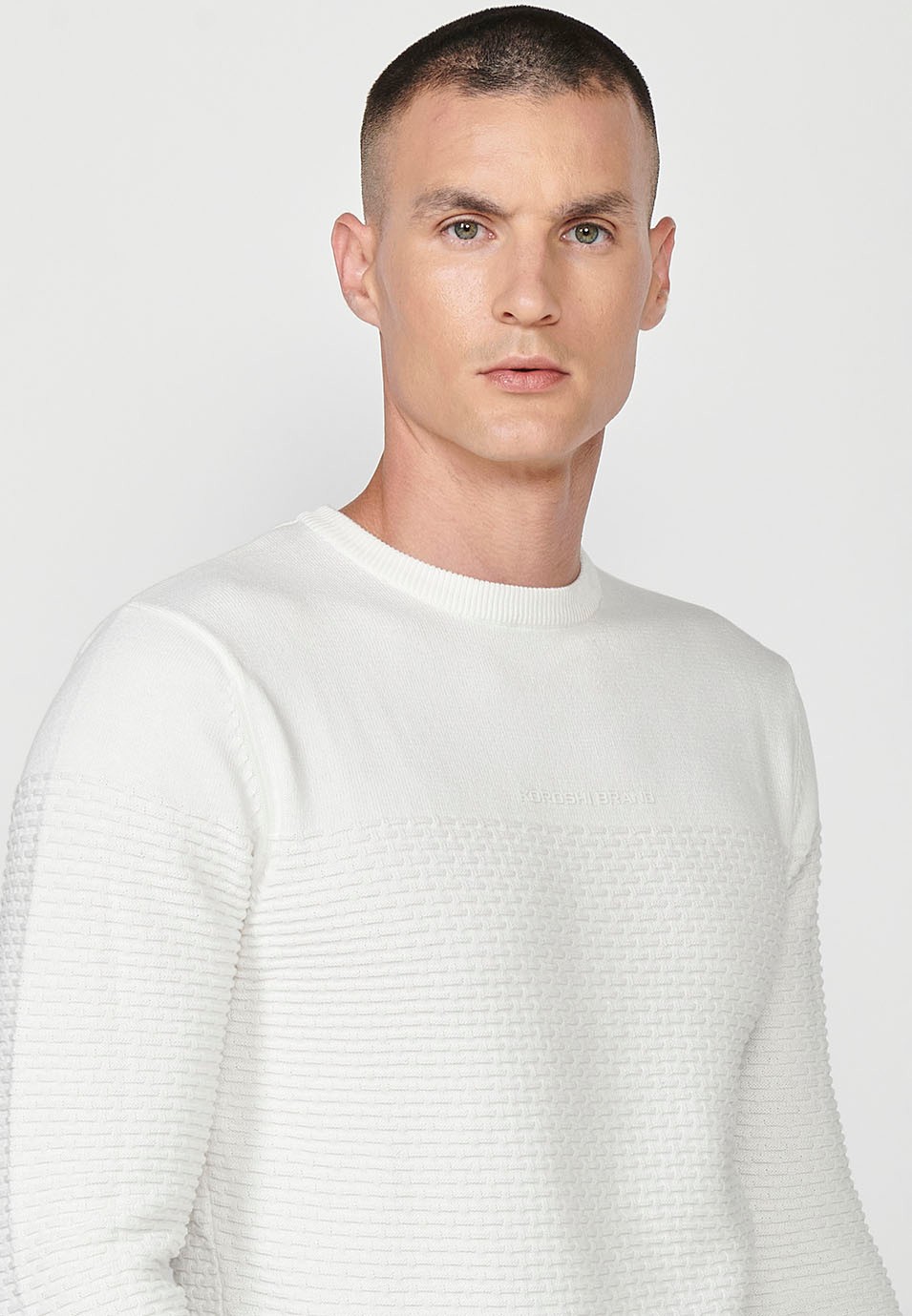 Pull tricot col rond bicolore pour homme en écru 3