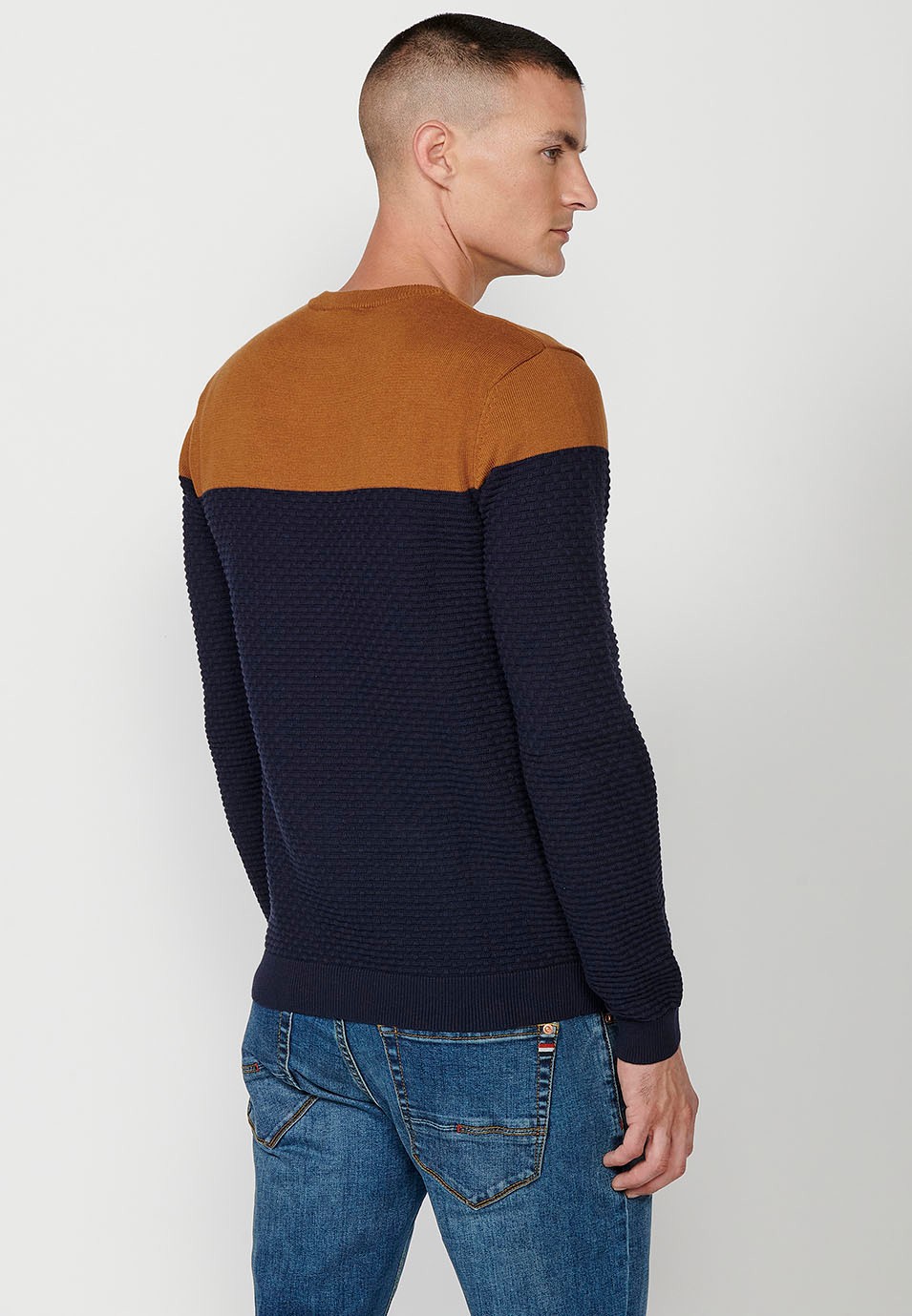 Pull tricot col rond bicolore pour homme de couleur ocre 5