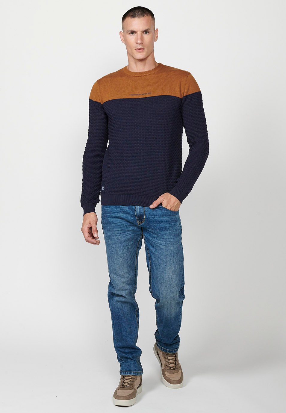 Men's ochre two-tone crew neck knit jumper 6