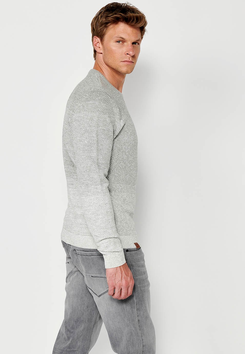 Pull à manches longues et col rond en tricot de coton écru pour homme