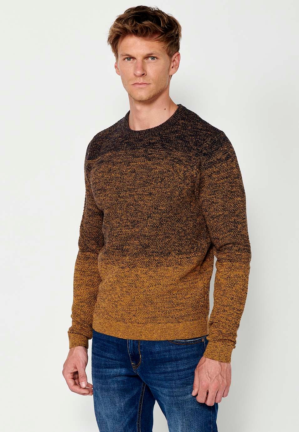 Pull à manches longues en tricot de coton et col rond de couleur Ocre pour Homme