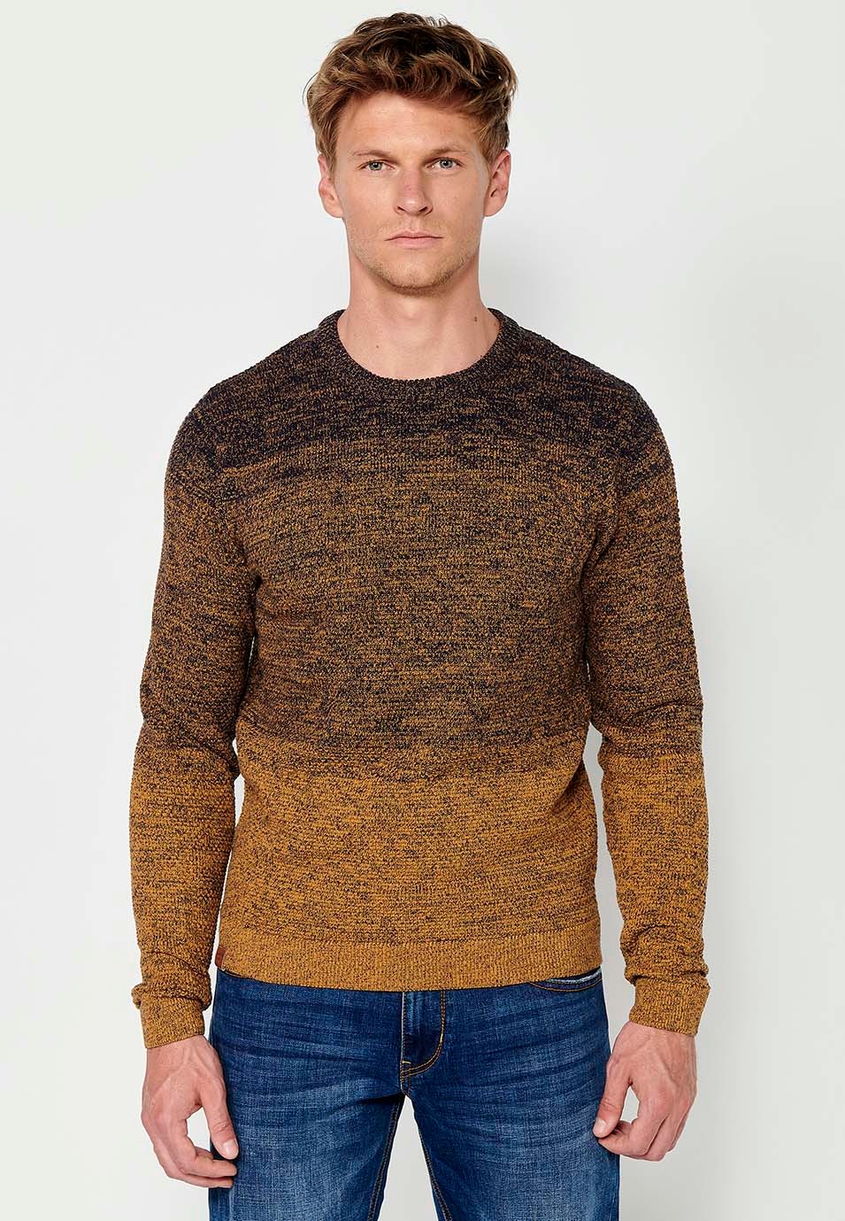 Pull à manches longues en tricot de coton et col rond de couleur Ocre pour Homme