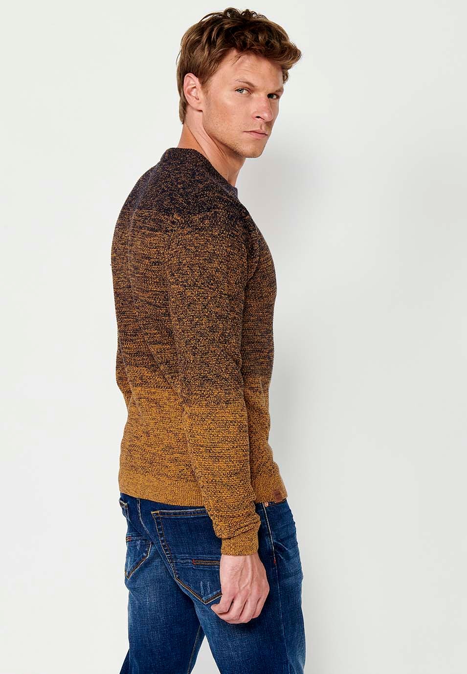 Pull à manches longues en tricot de coton et col rond de couleur Ocre pour Homme