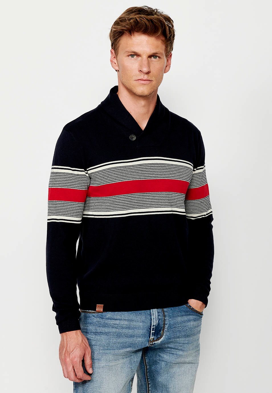 Pull en maille fine de coton à col roulé croisé avec fermeture boutonnée et rayures bleu marine sur la poitrine pour homme