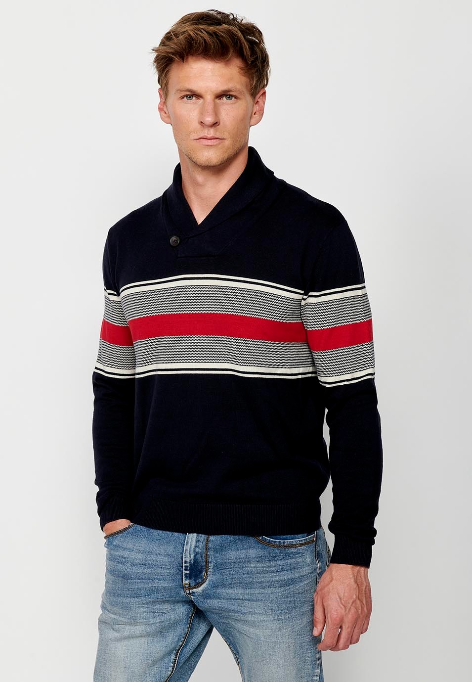 Pull en maille fine de coton à col roulé croisé avec fermeture boutonnée et rayures bleu marine sur la poitrine pour homme