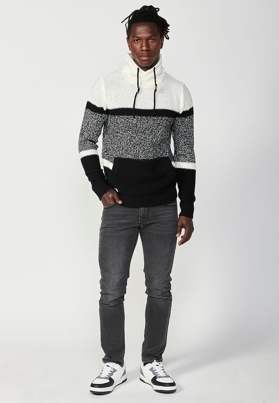 Pull style pull à col montant croisé réglable avec cordon de serrage et poche avant et tricot en trois couleurs pour homme en noir 2