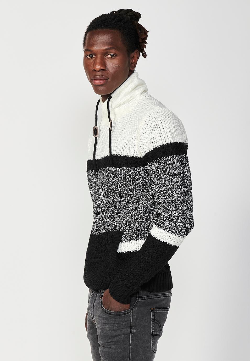 Pull style pull à col montant croisé réglable avec cordon de serrage et poche avant et tricot en trois couleurs pour homme en noir 6