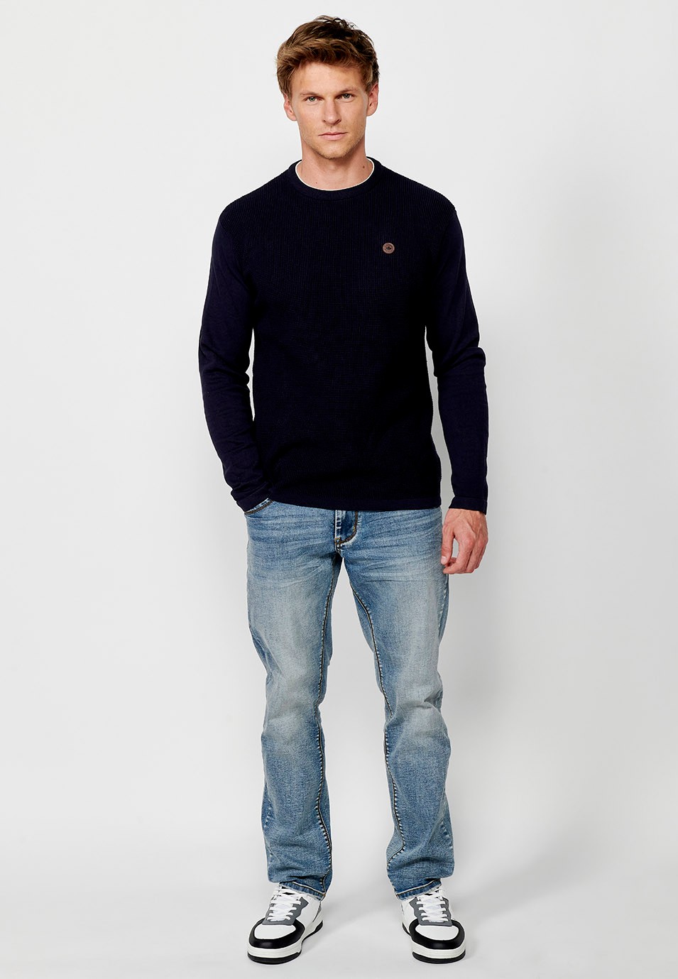 Pull en tricot texturé à col rond pour homme en bleu marine 3