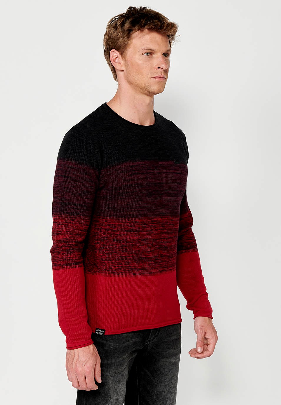 Pull en tricot à col rond et dégradé de couleurs à larges rayures pour homme en rouge 3