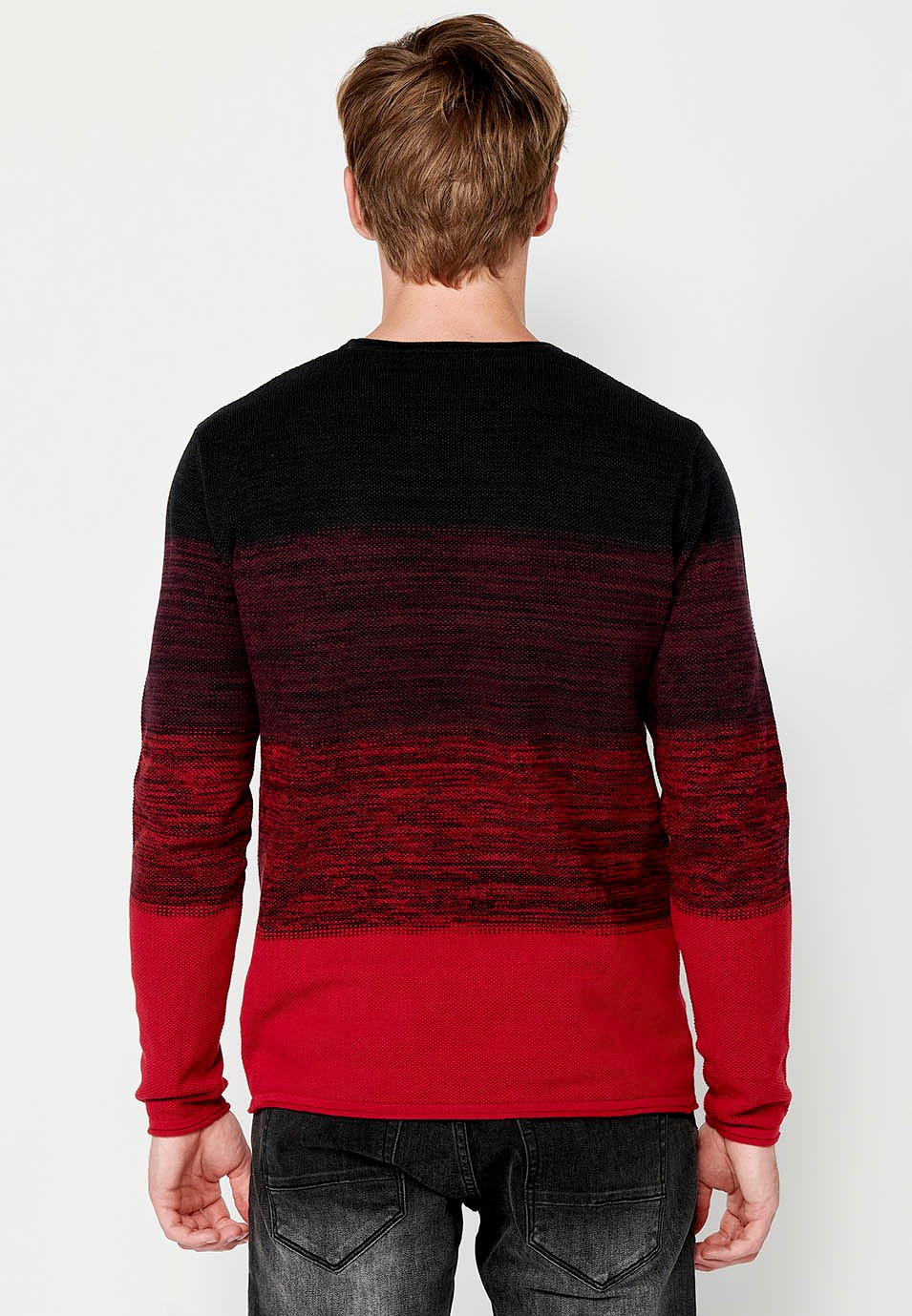 Pull en tricot à col rond et dégradé de couleurs à larges rayures pour homme en rouge 7