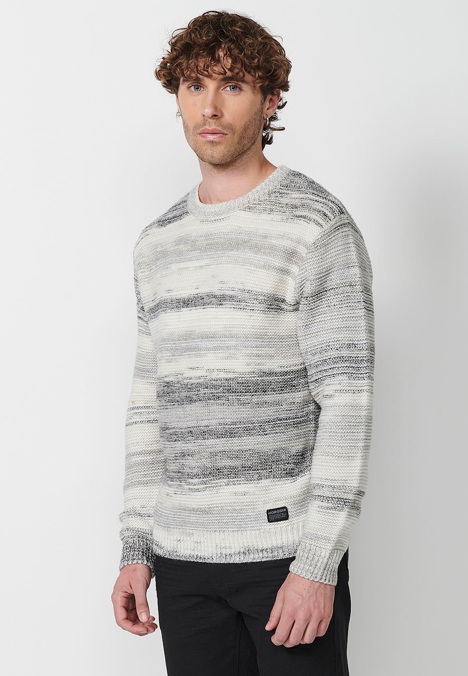 Jersey tricot de manga larga acabado en rib con cuello redondo para hombre de color crudo