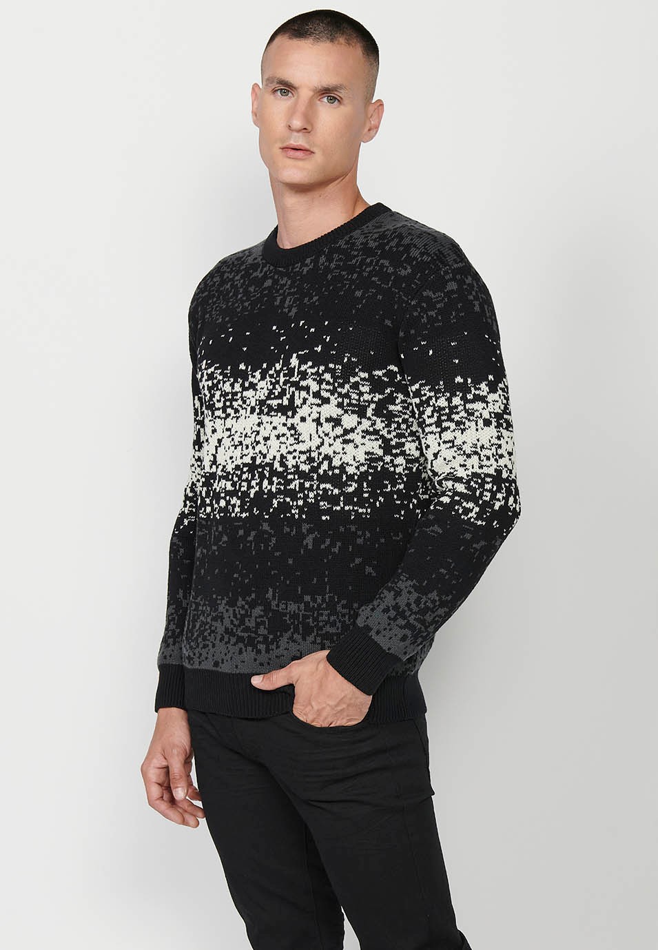 Jersey tricot de manga larga y acabado en rib con cuello redondo para hombre de color negro