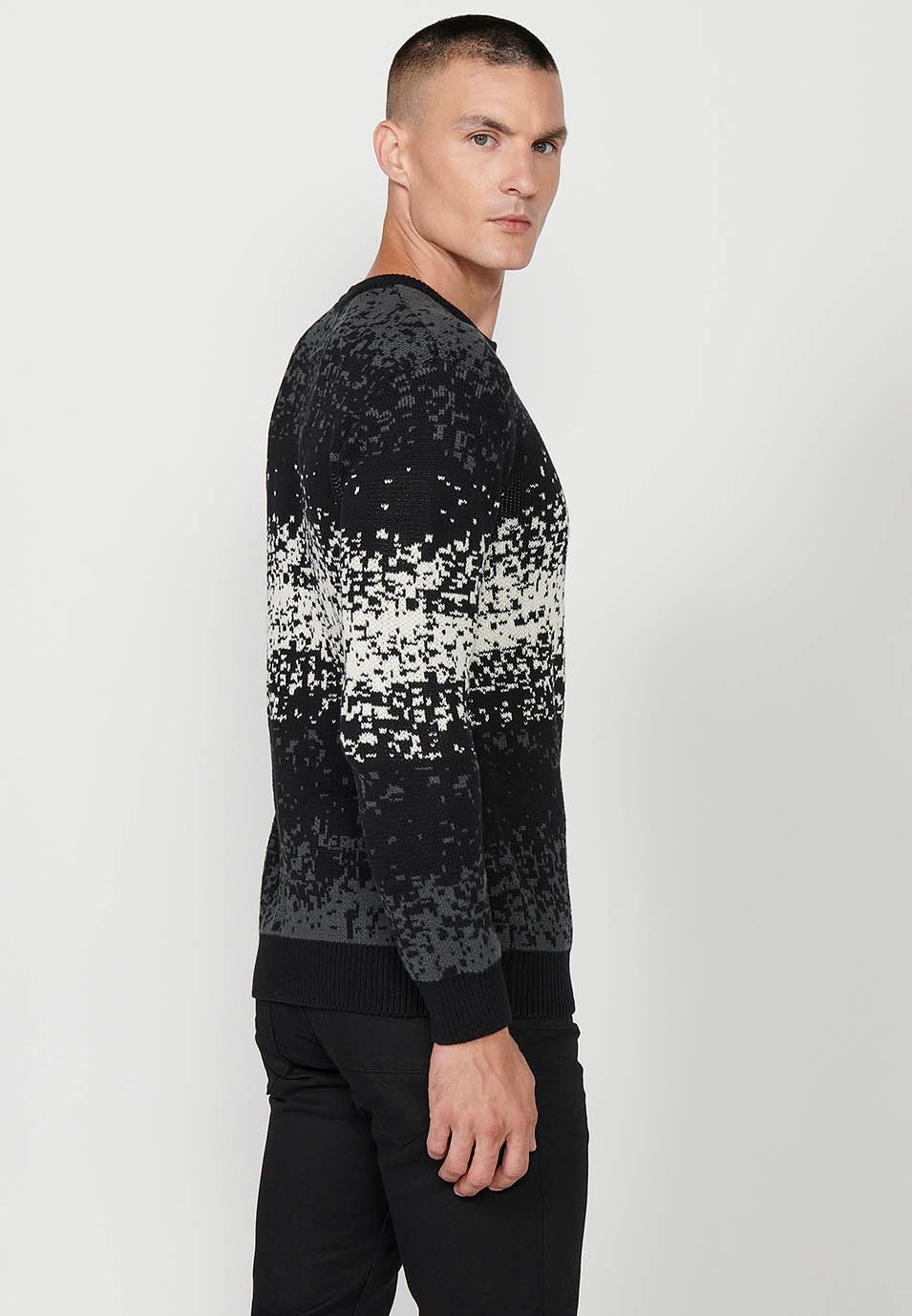 Jersey tricot de manga larga y acabado en rib con cuello redondo para hombre de color negro