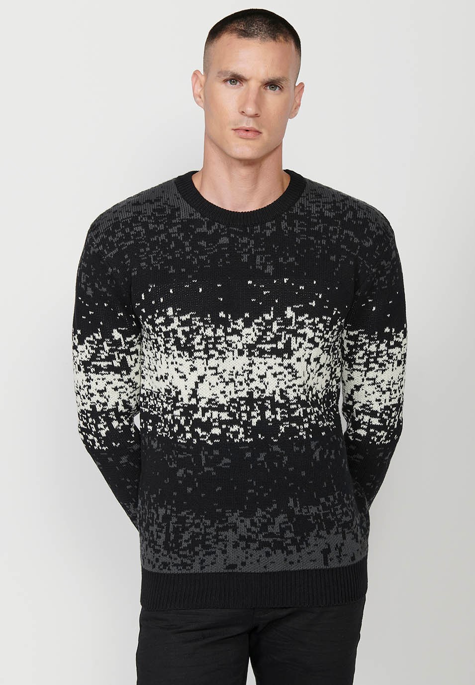 Jersey tricot de manga larga y acabado en rib con cuello redondo para hombre de color negro