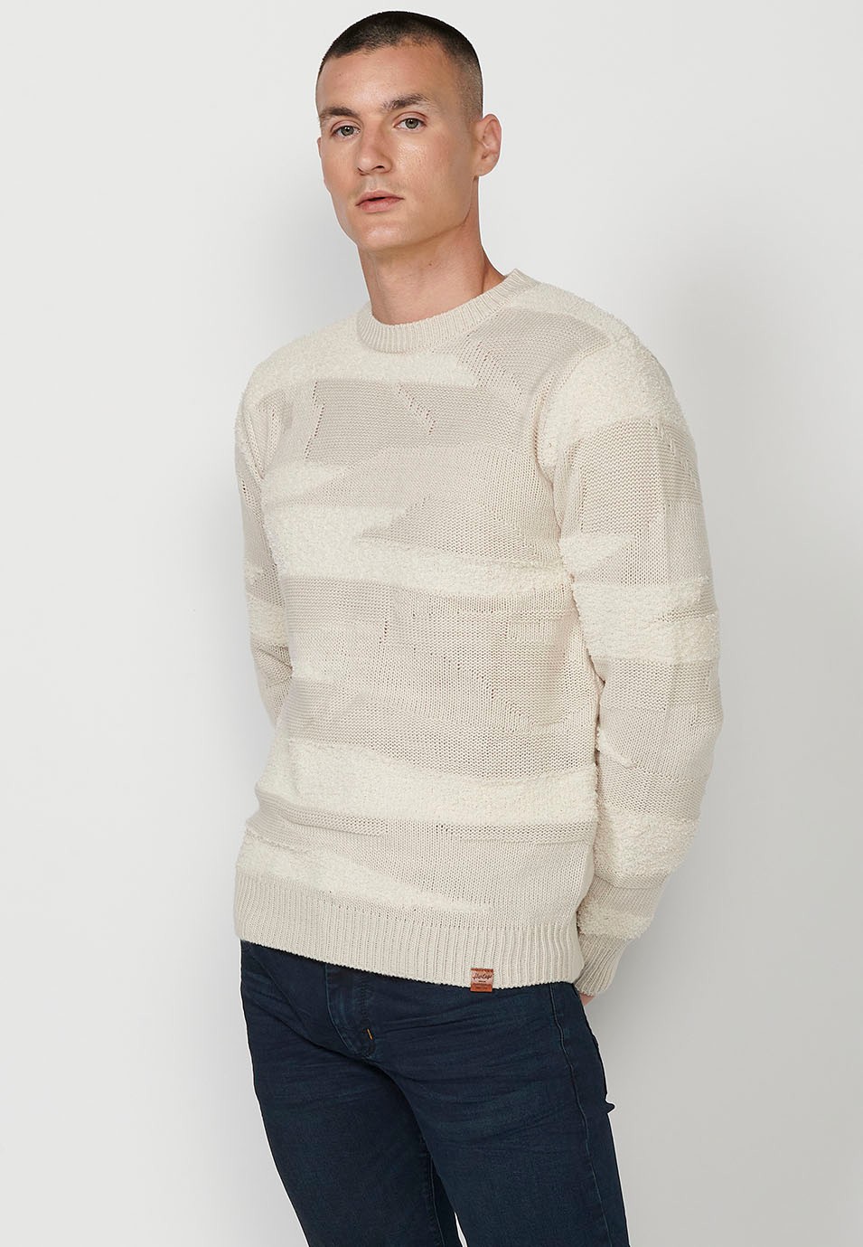 Jersey tricot de manga larga y acabado en rib con cuello redondo para hombre de color crudo