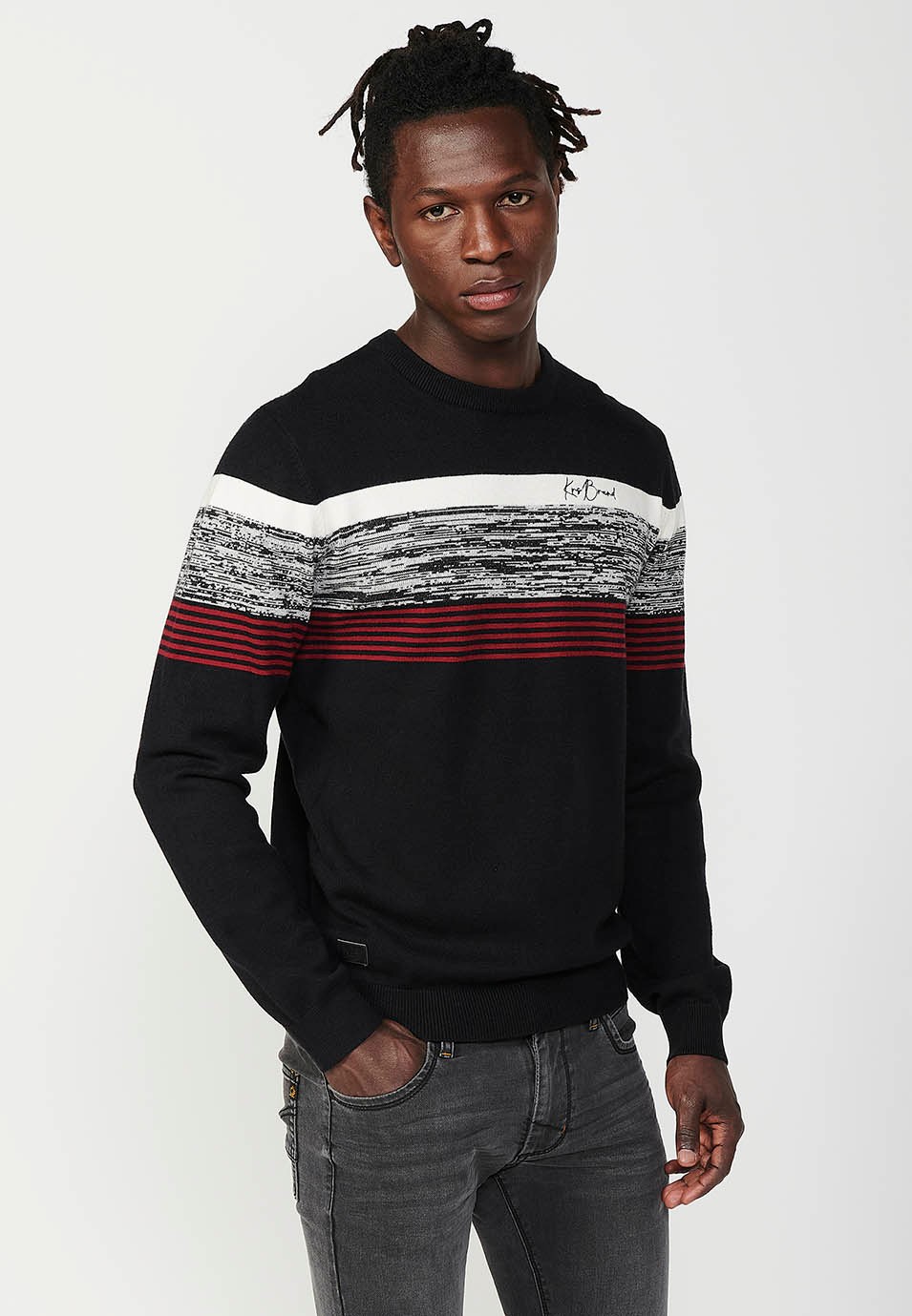 Pull en tricot noir à manches longues et col rond avec détail sur le devant pour homme