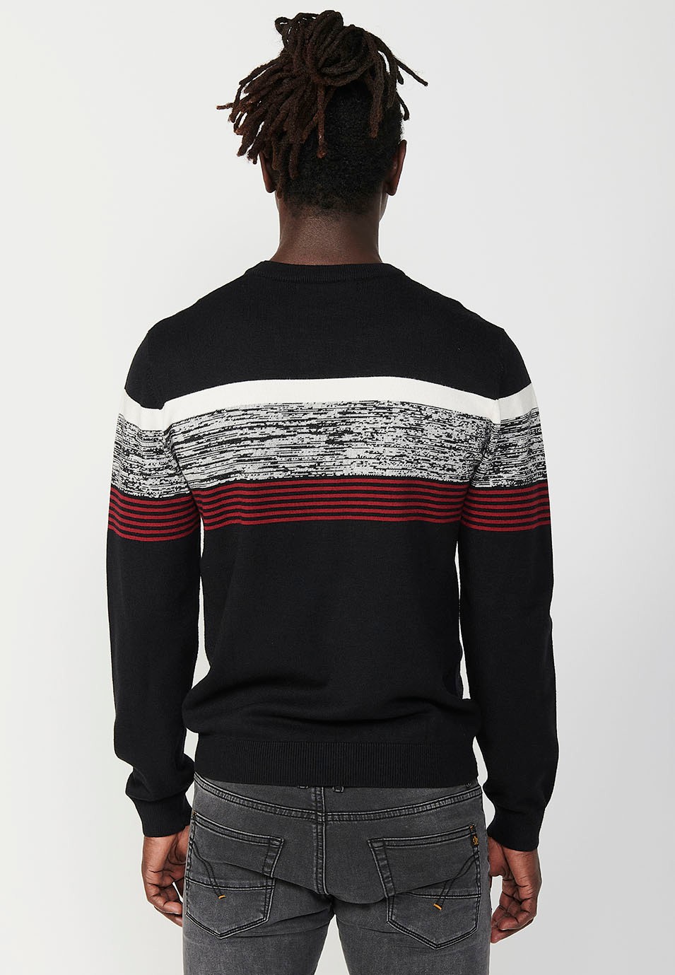 Pull en tricot noir à manches longues et col rond avec détail sur le devant pour homme