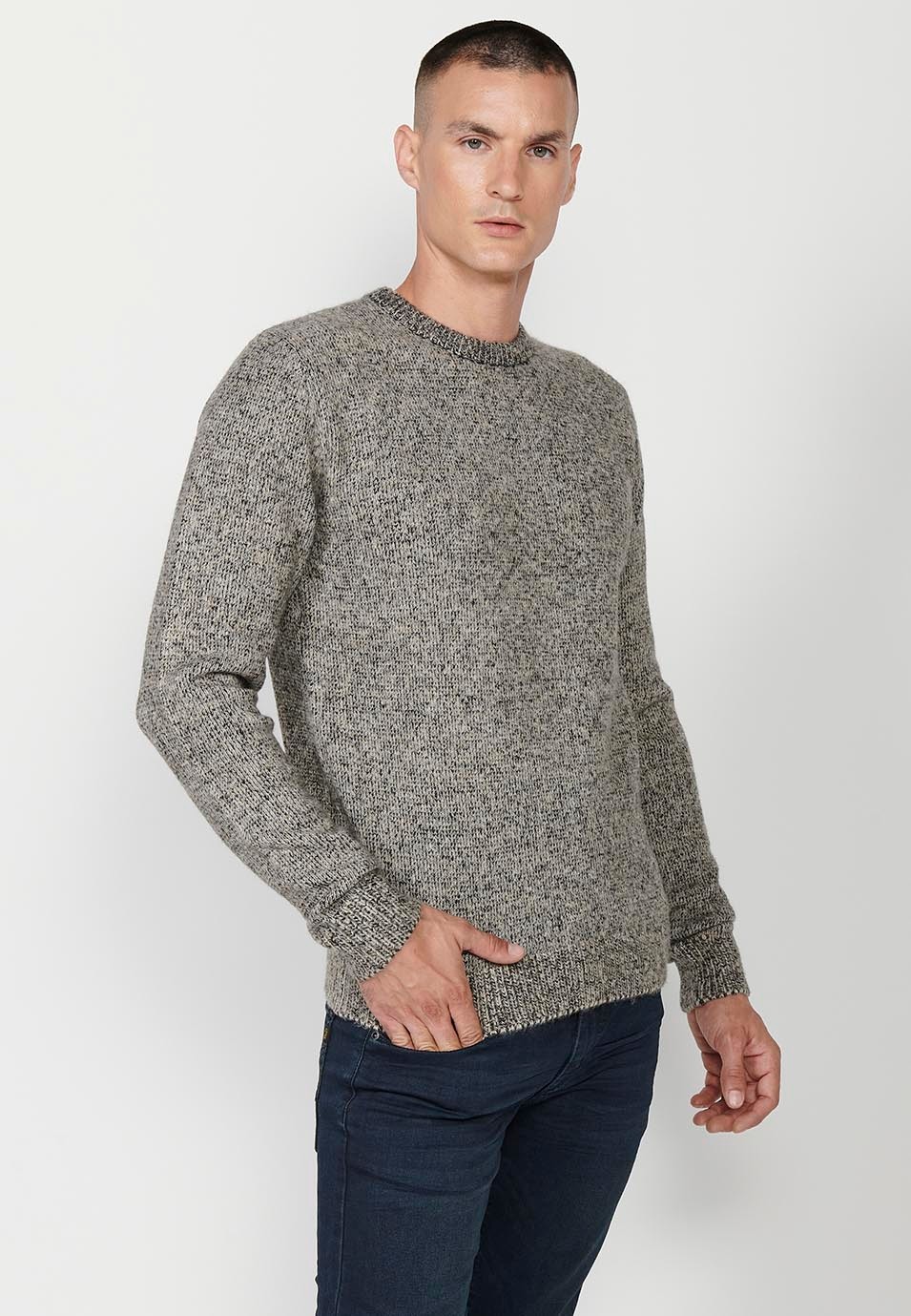 Jersey tricot de manga larga y acabado en rib con cuello redondo para hombre de color beige