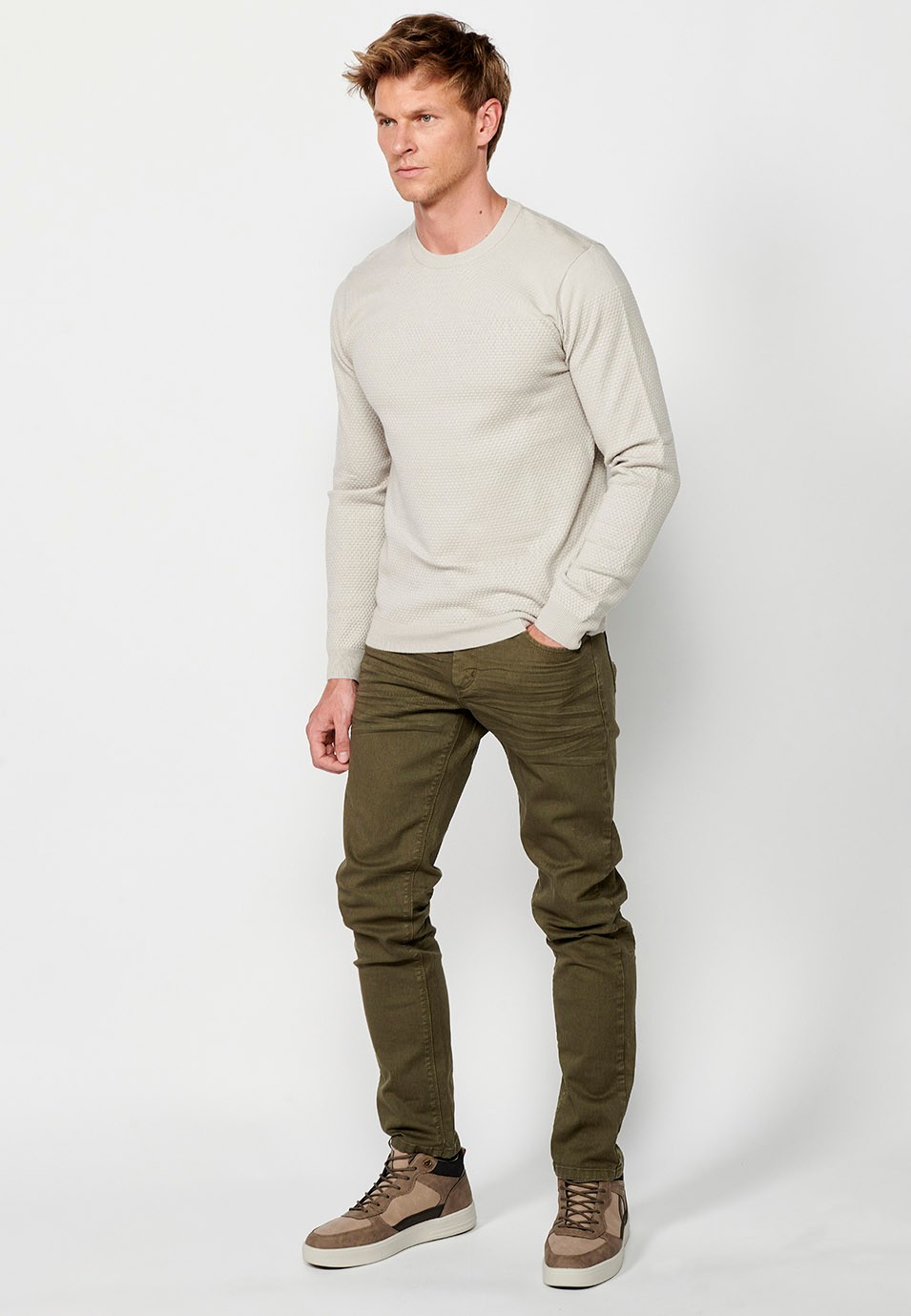 Men's textured long sleeve crew neck knit jumper in ecru 5