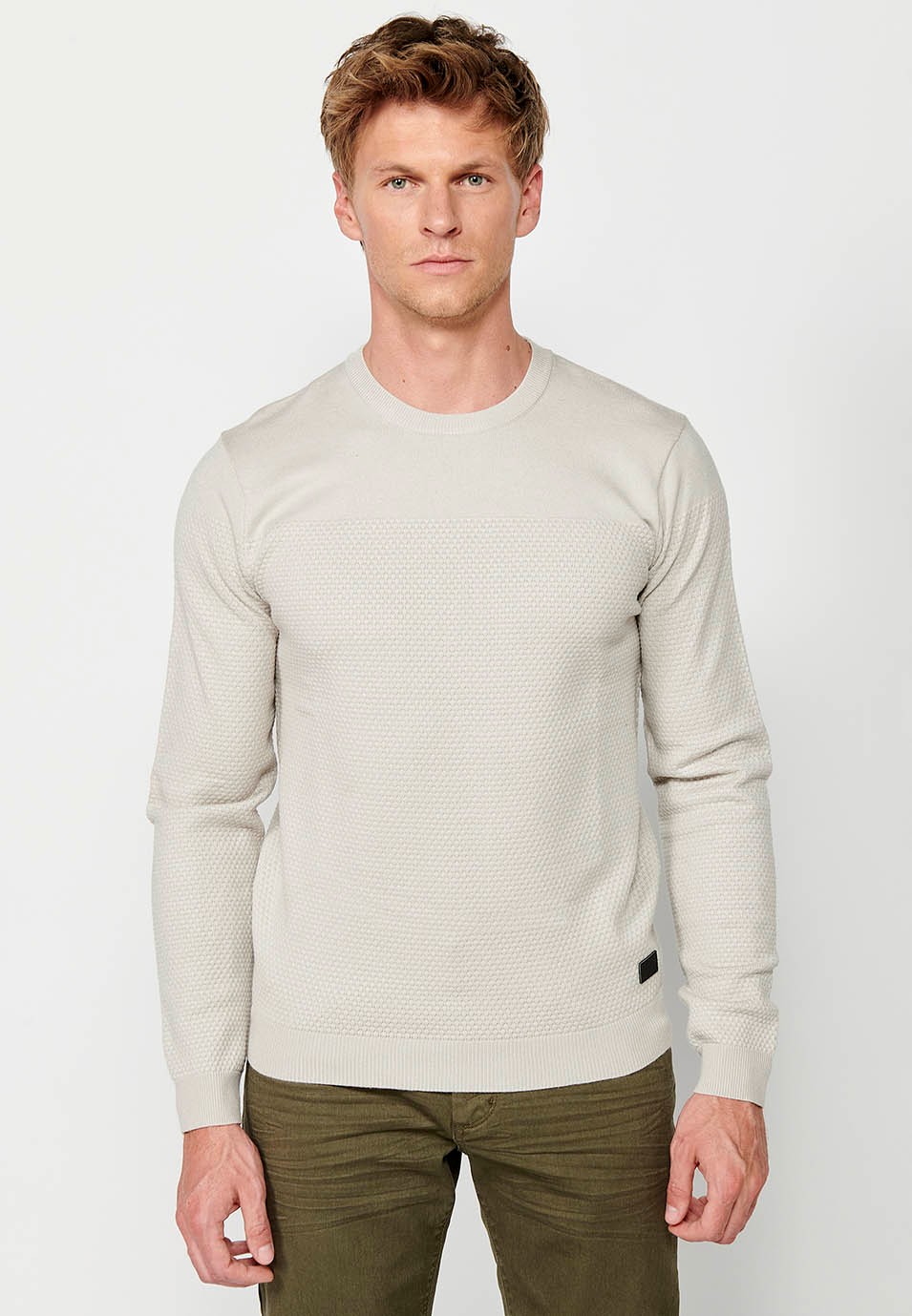 Men's textured long sleeve crew neck knit jumper in ecru 1