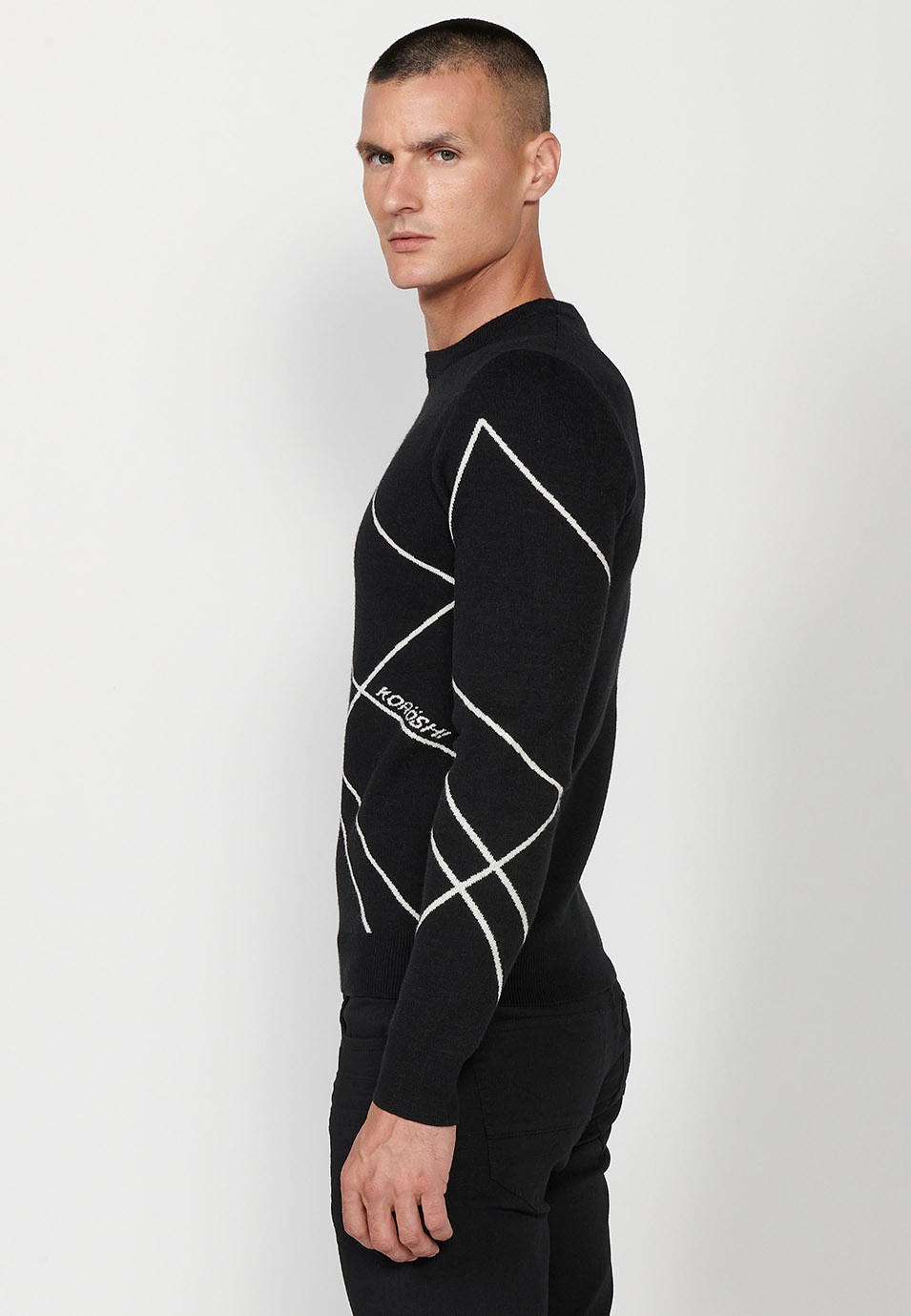 Men's fine knit sweater with geometric figures and round neck in black 1